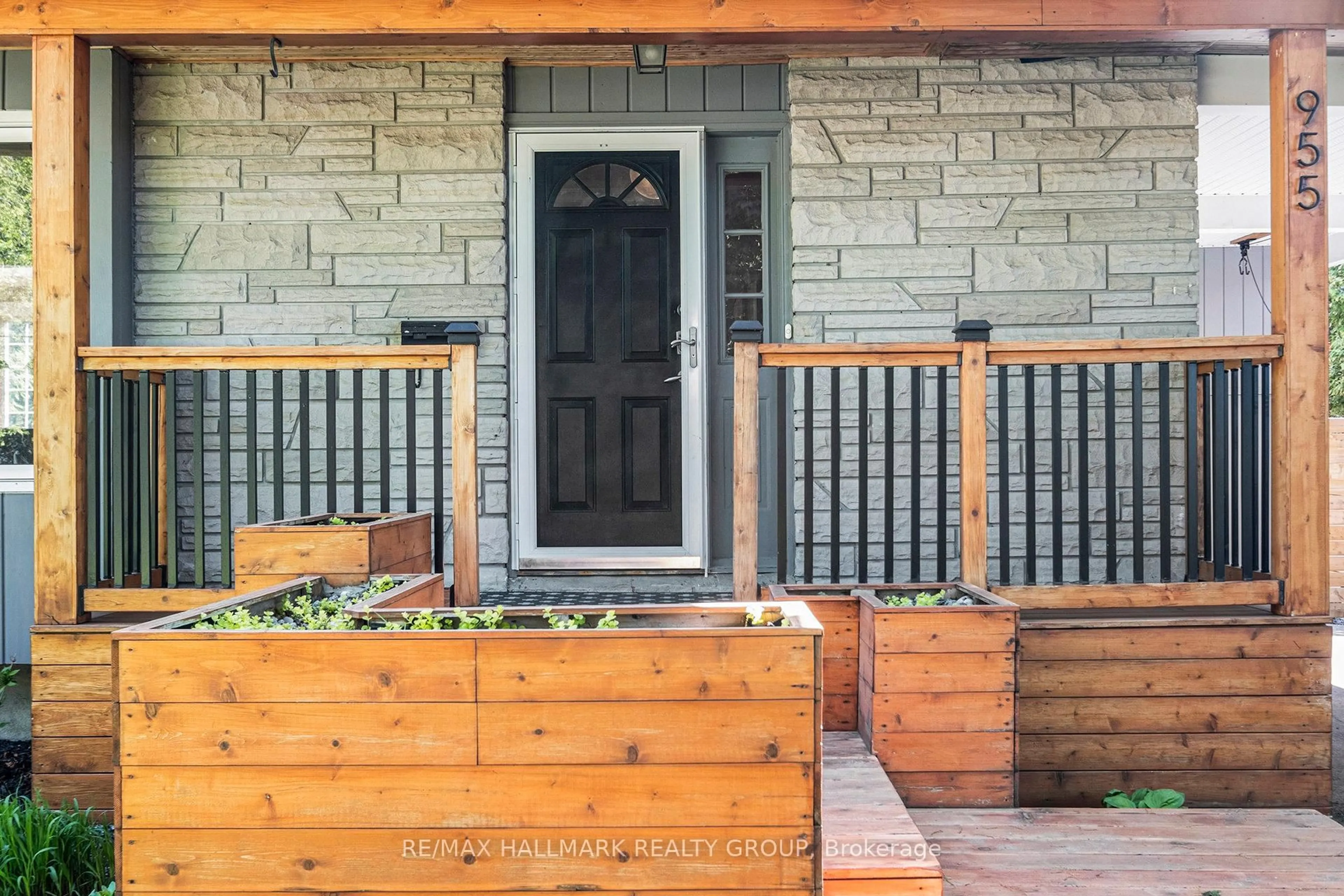 Home with brick exterior material, street for 955 Pinewood Cres, Ottawa Ontario K2B 5Y3