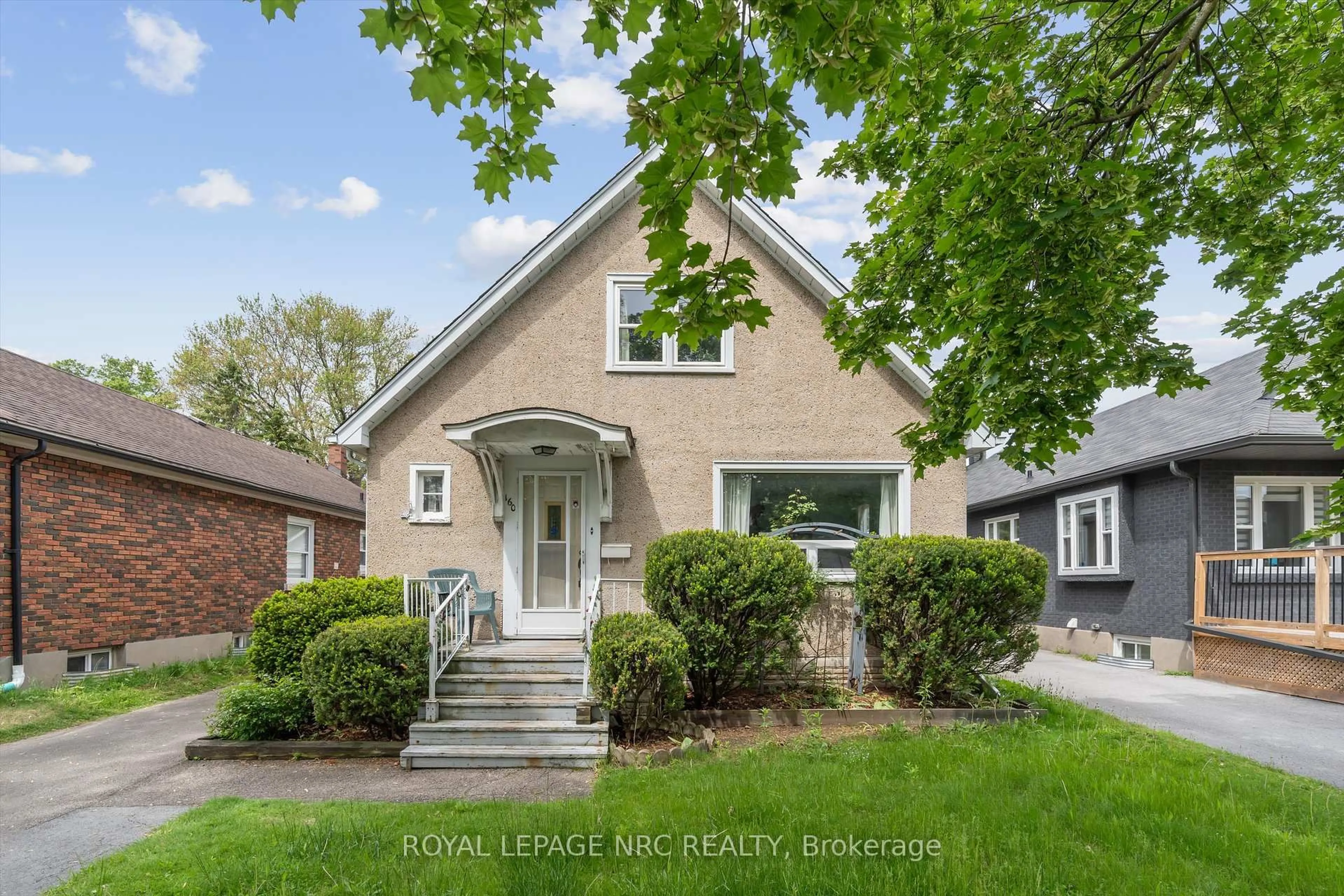 Home with brick exterior material, street for 160 Highland Ave, St. Catharines Ontario L2R 4J6