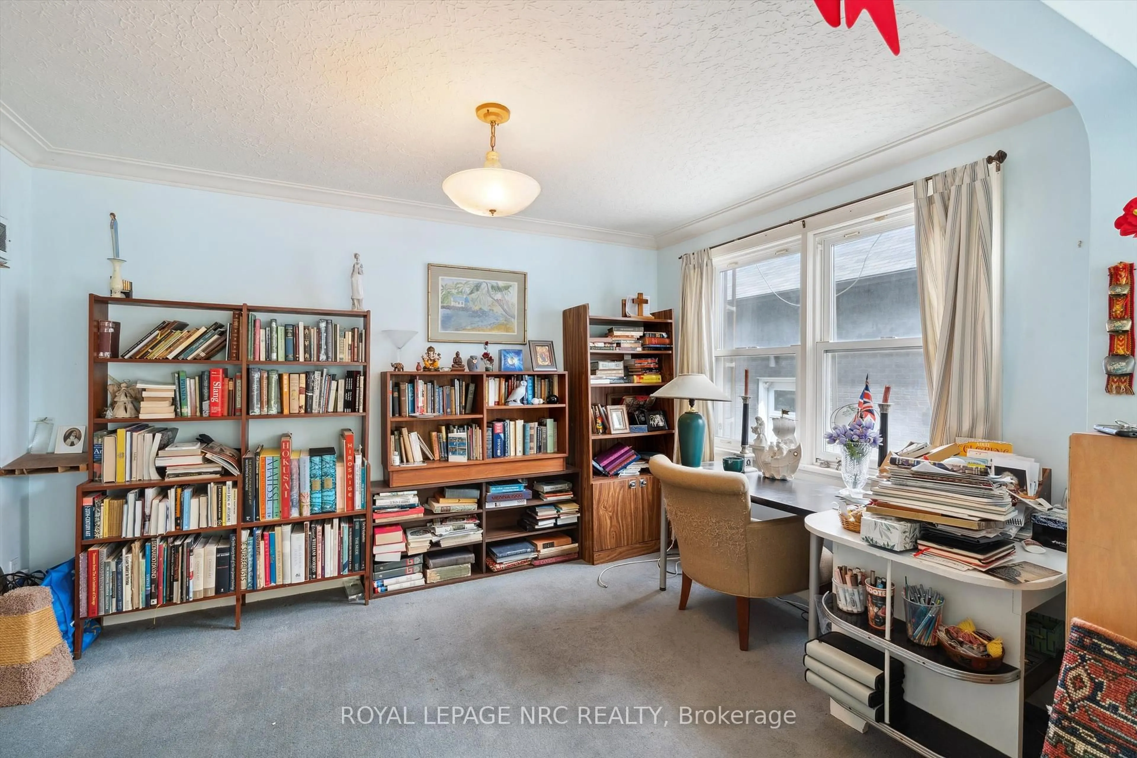 A pic of a room for 160 Highland Ave, St. Catharines Ontario L2R 4J6