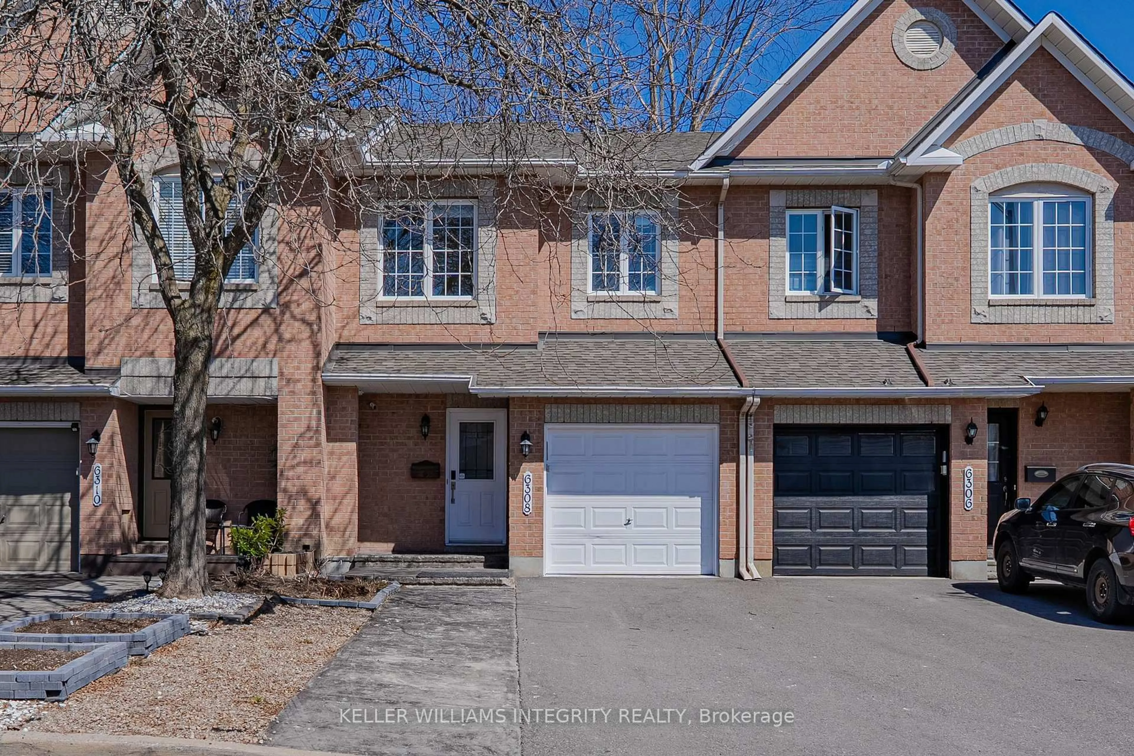 A pic from outside/outdoor area/front of a property/back of a property/a pic from drone, street for 6308 Sablewood Pl, Ottawa Ontario K1C 7M6