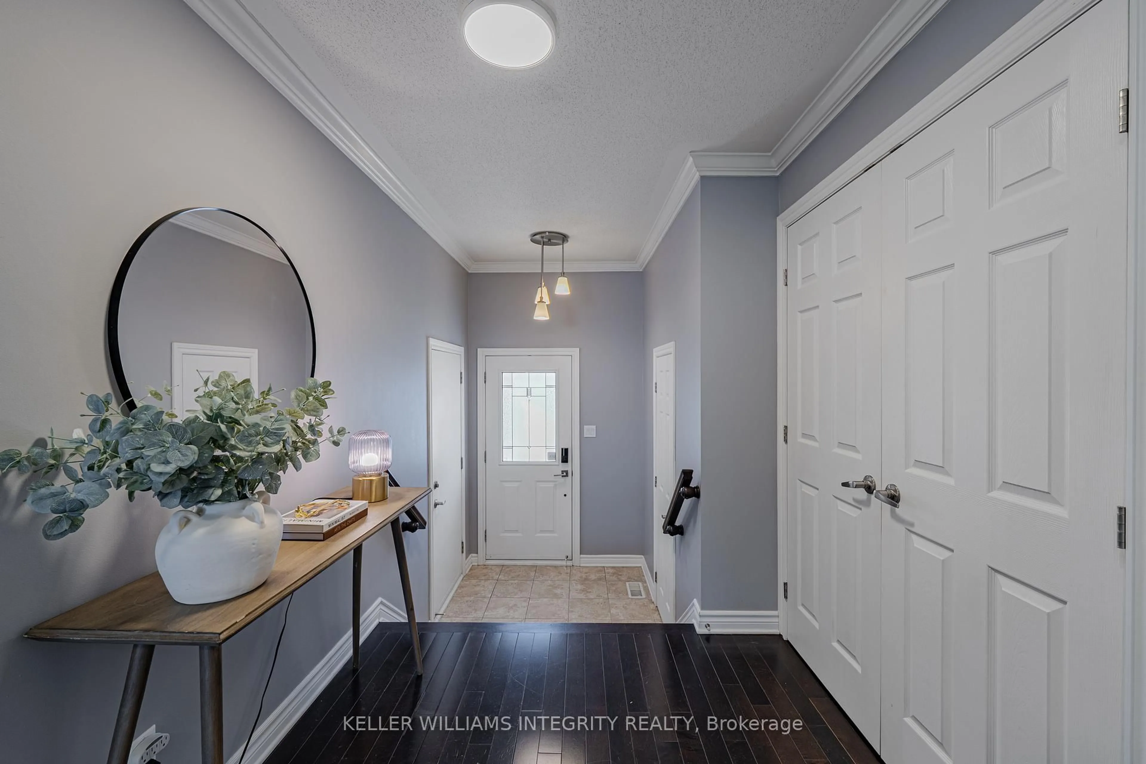 Indoor entryway for 6308 Sablewood Pl, Ottawa Ontario K1C 7M6