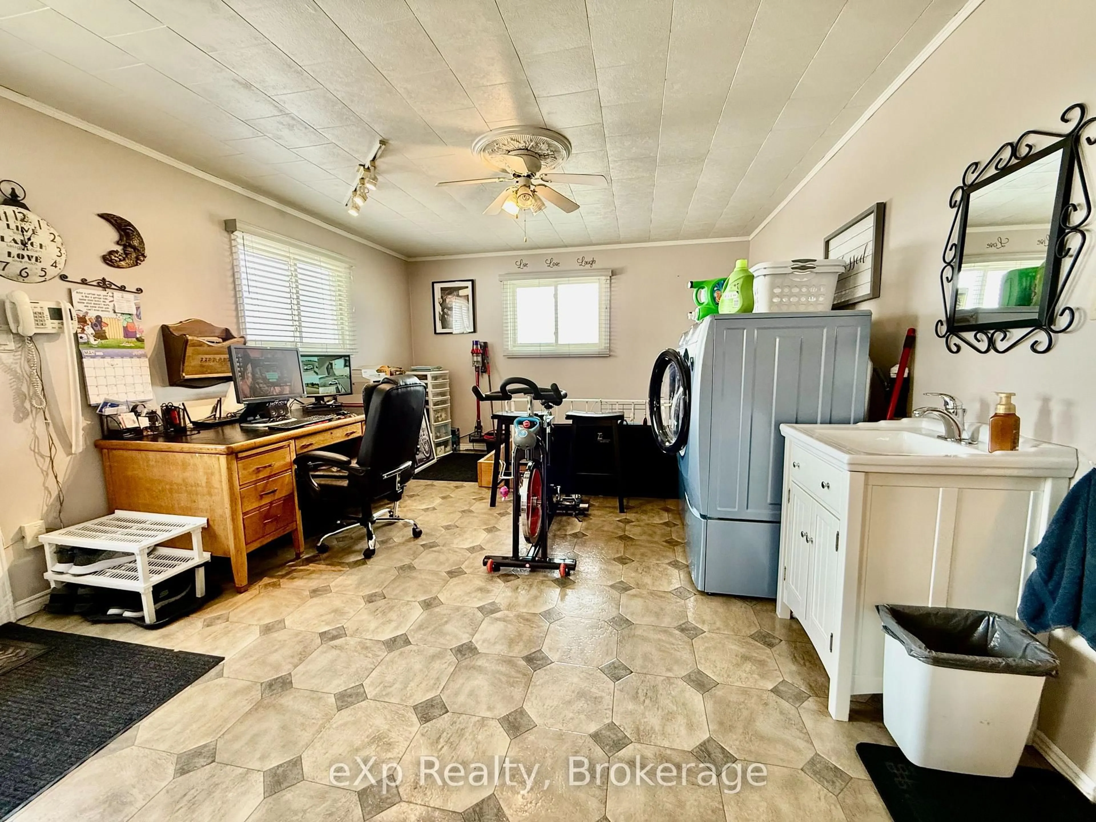 A pic of a room for 7 21-22, R. R. 1 Sdrd, South Bruce Ontario N0G 2J0