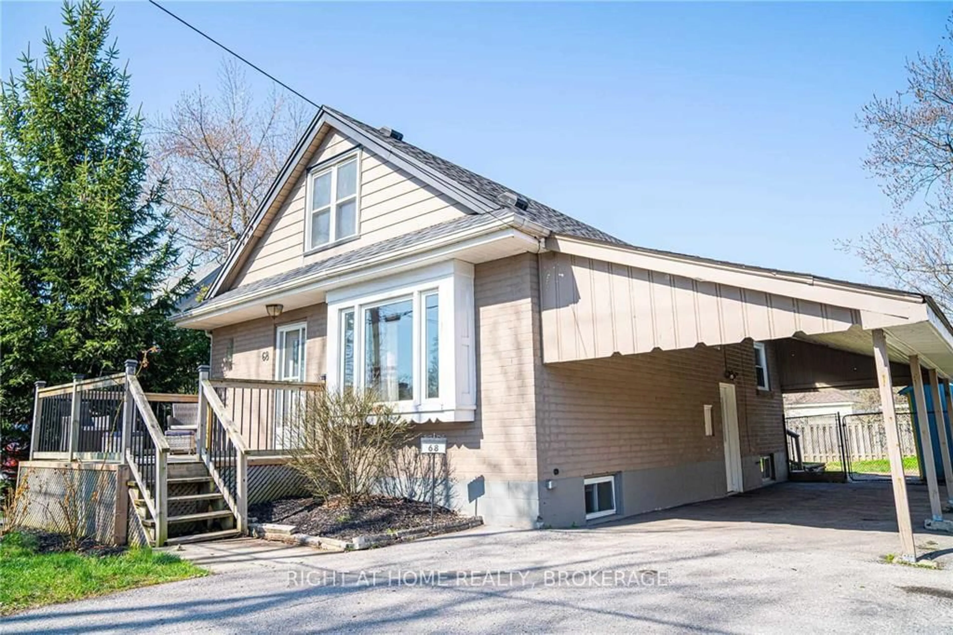 Home with vinyl exterior material, street for 68 West 4th St, Hamilton Ontario L9C 3M7