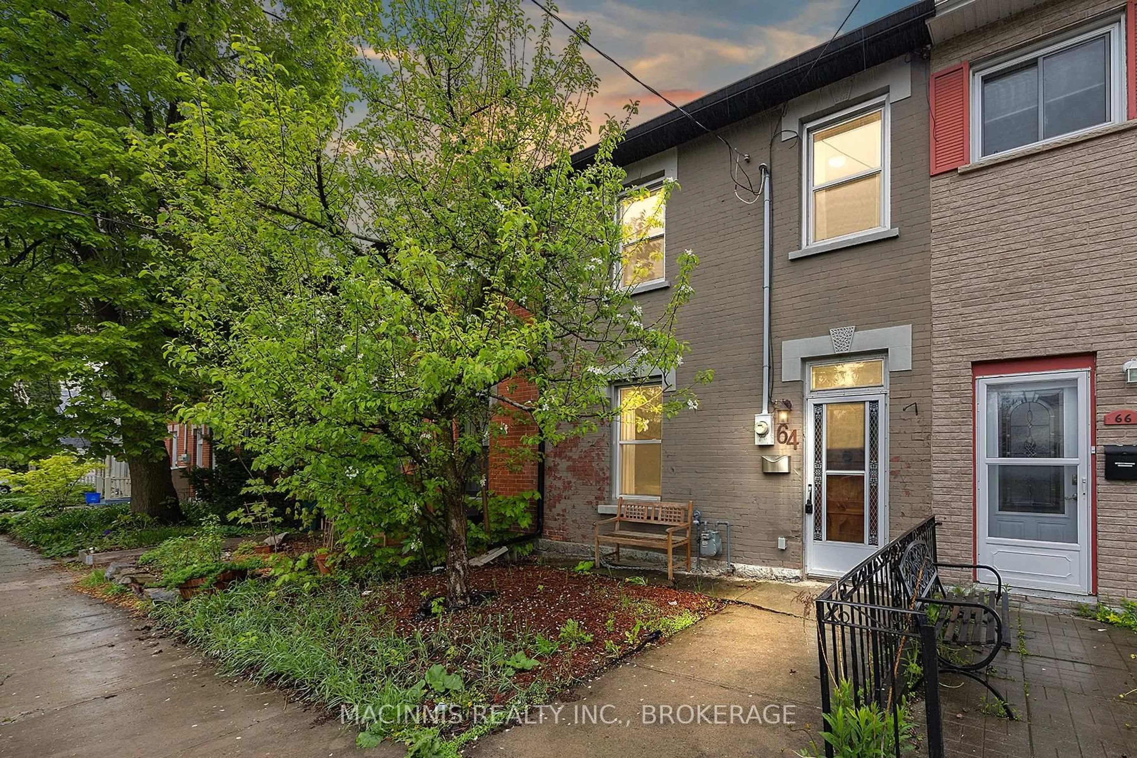 Unknown for 64 Bay St, Kingston Ontario K7K 1H6