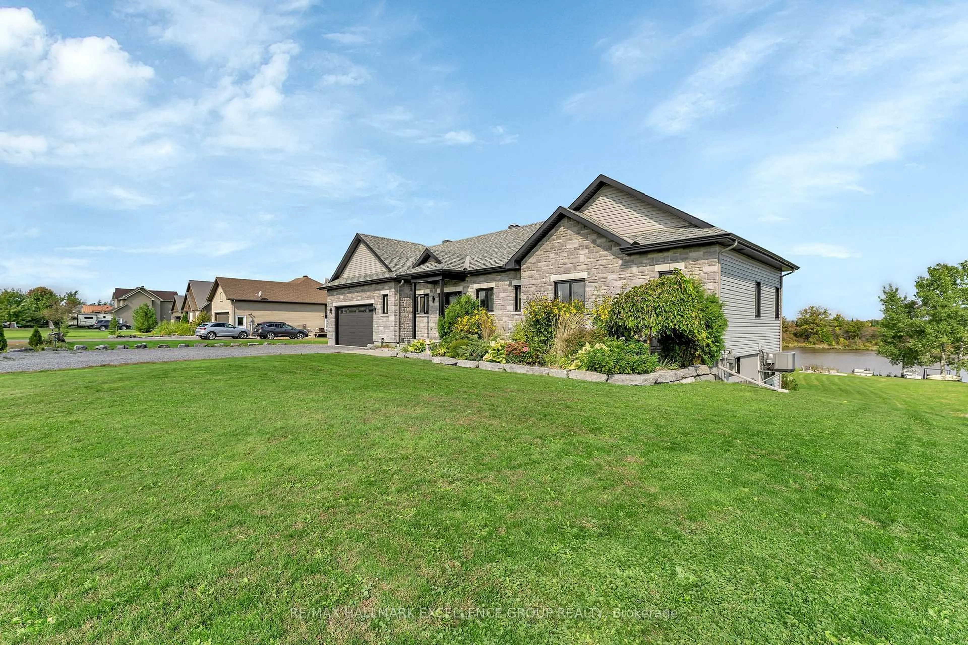 A pic from outside/outdoor area/front of a property/back of a property/a pic from drone, unknown for 2309 PRINCIPALE St, Alfred and Plantagenet Ontario K0A 3K0