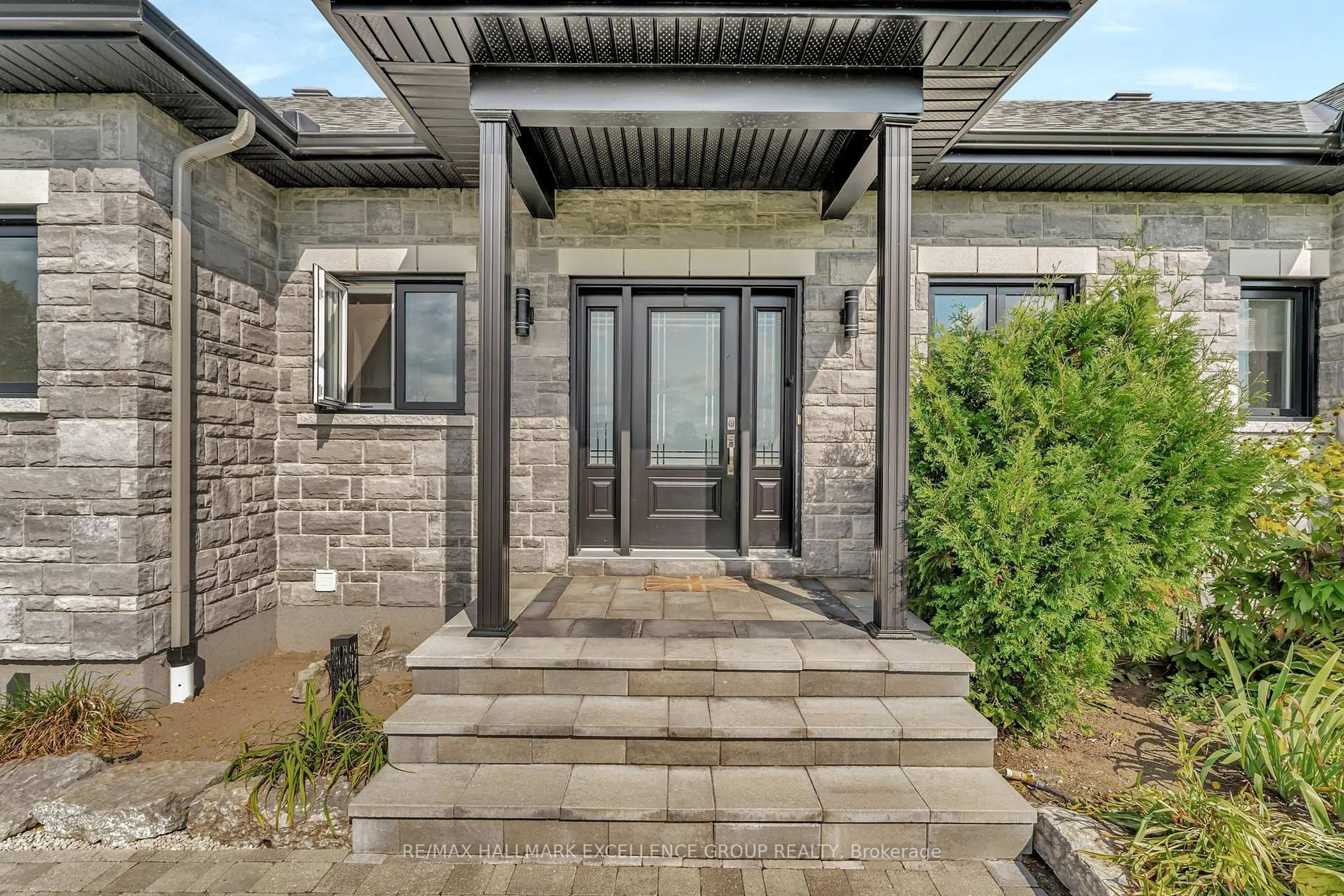 Indoor entryway for 2309 PRINCIPALE St, Alfred and Plantagenet Ontario K0A 3K0