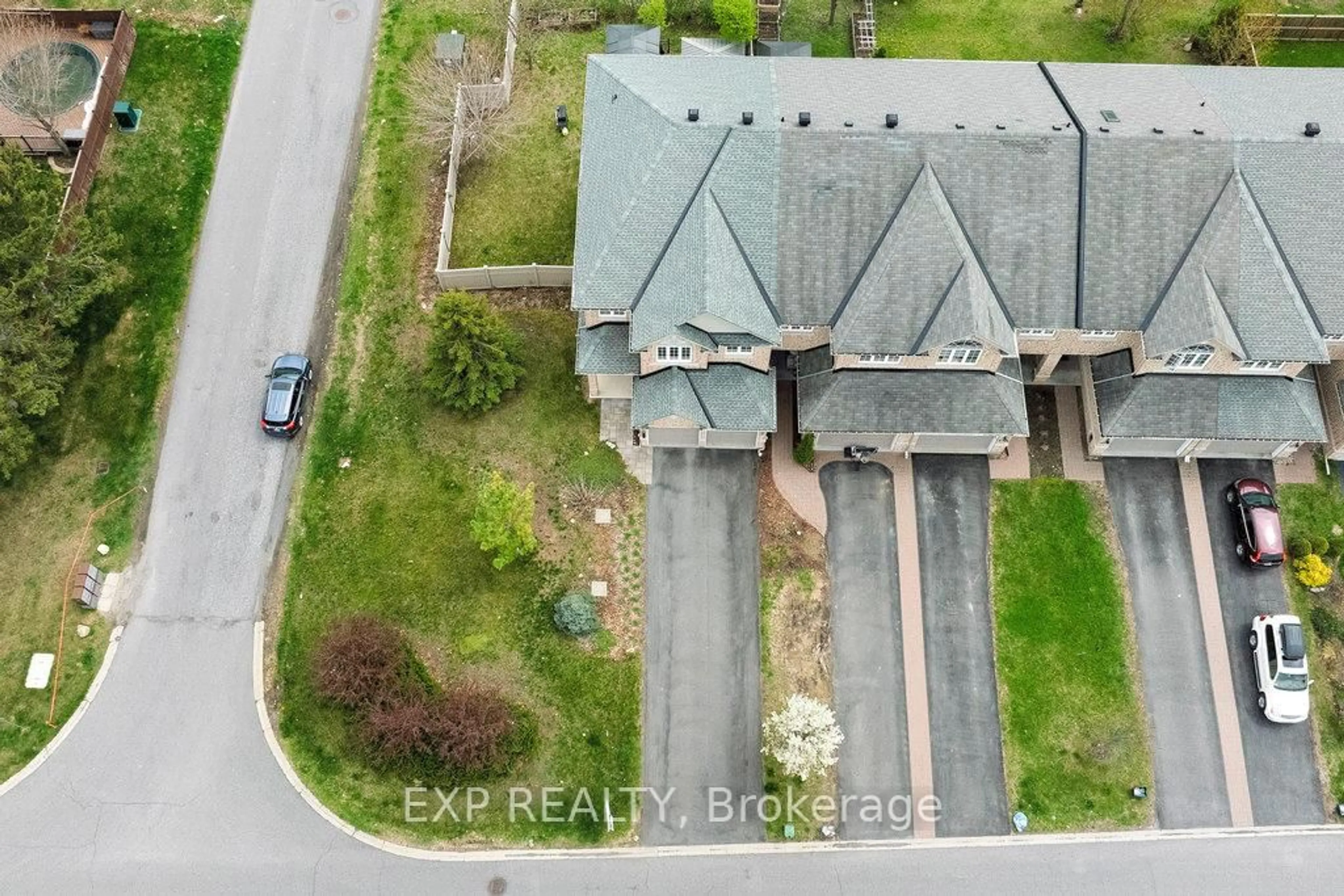 A pic from outside/outdoor area/front of a property/back of a property/a pic from drone, unknown for 6768 Breanna Cardill St, Greely Ontario K4P 0C3