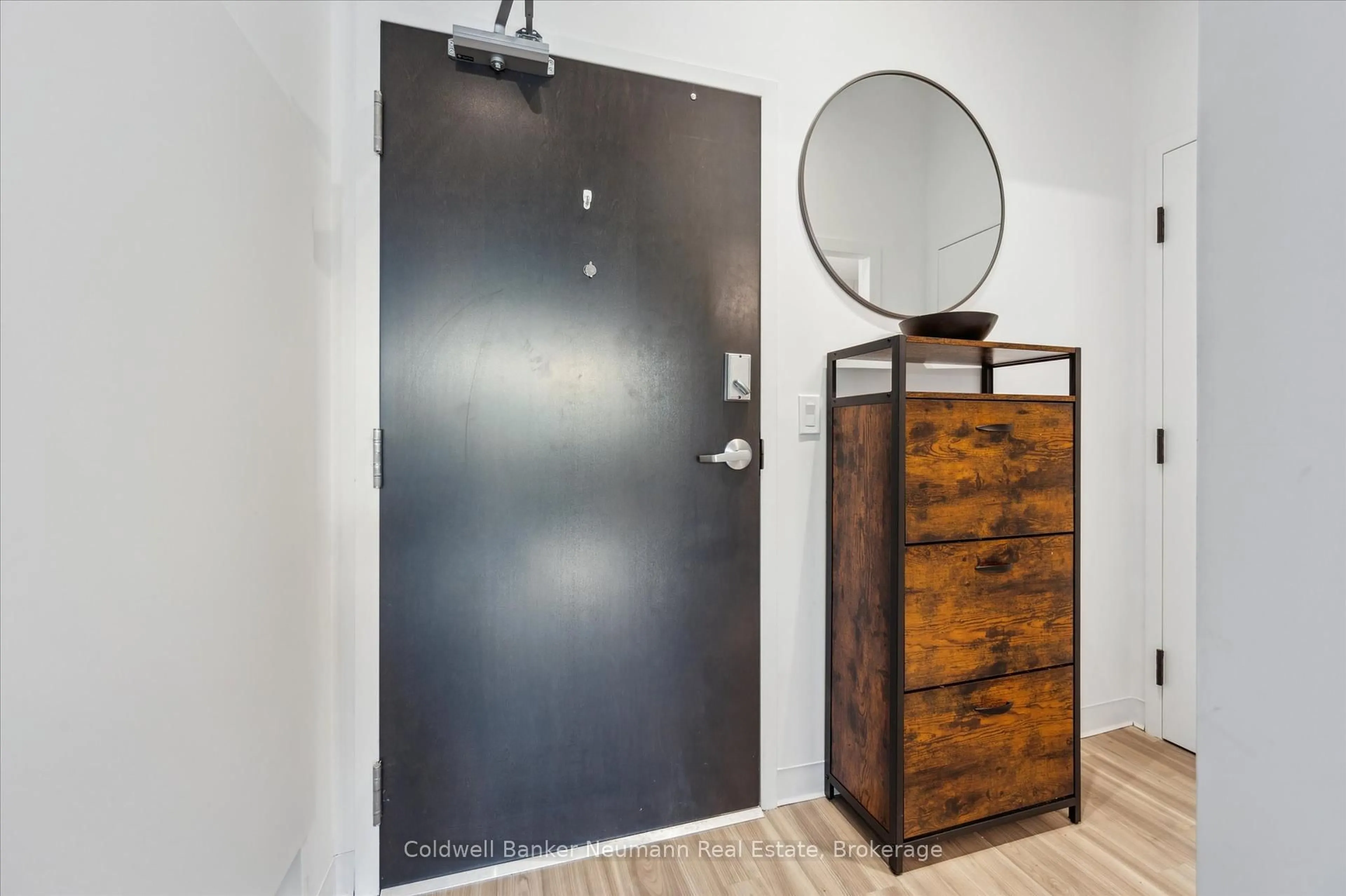 Indoor entryway for 120 Huron St #218, Guelph Ontario N1E 0T8