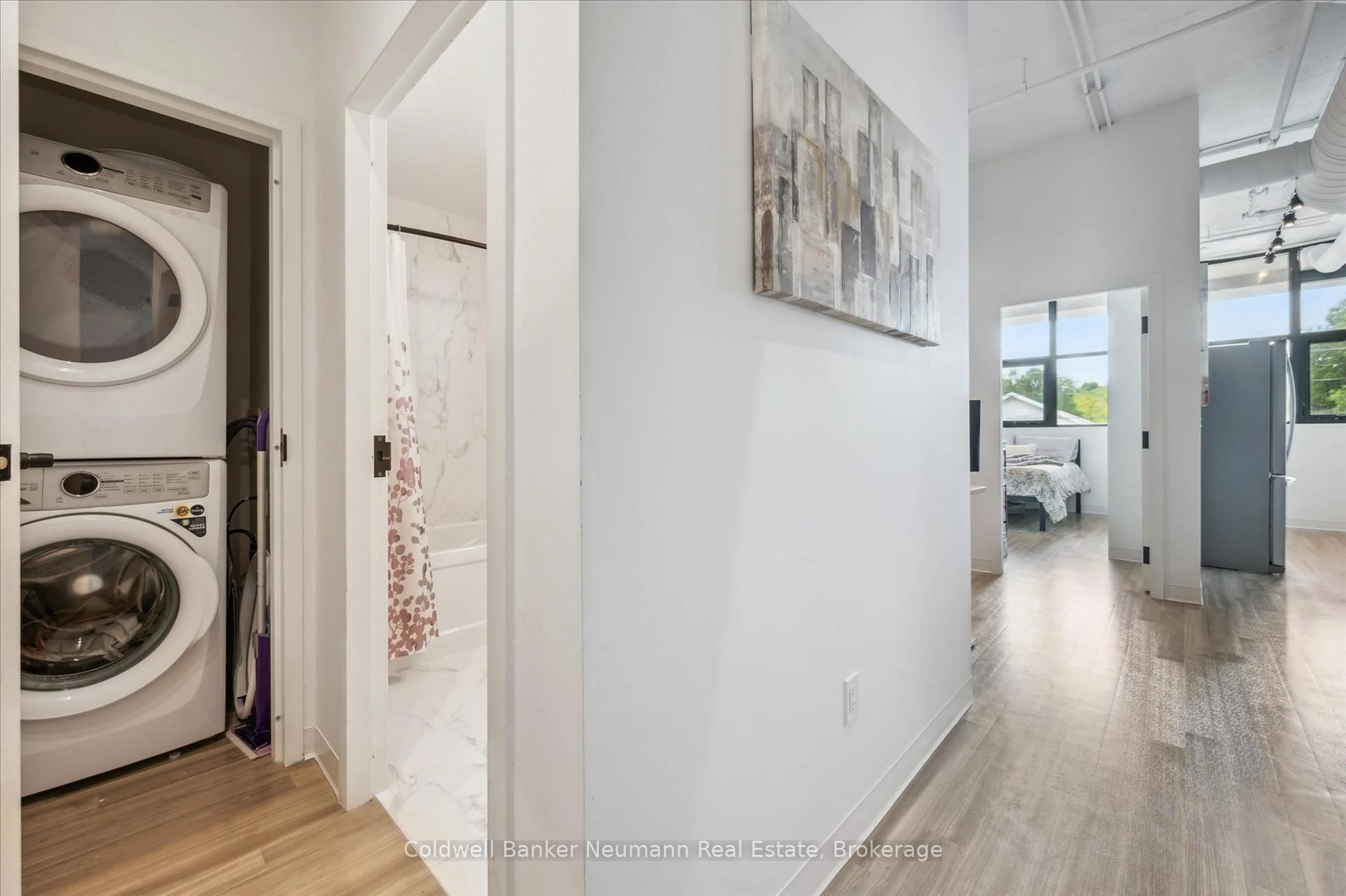 Indoor entryway for 120 Huron St #218, Guelph Ontario N1E 0T8