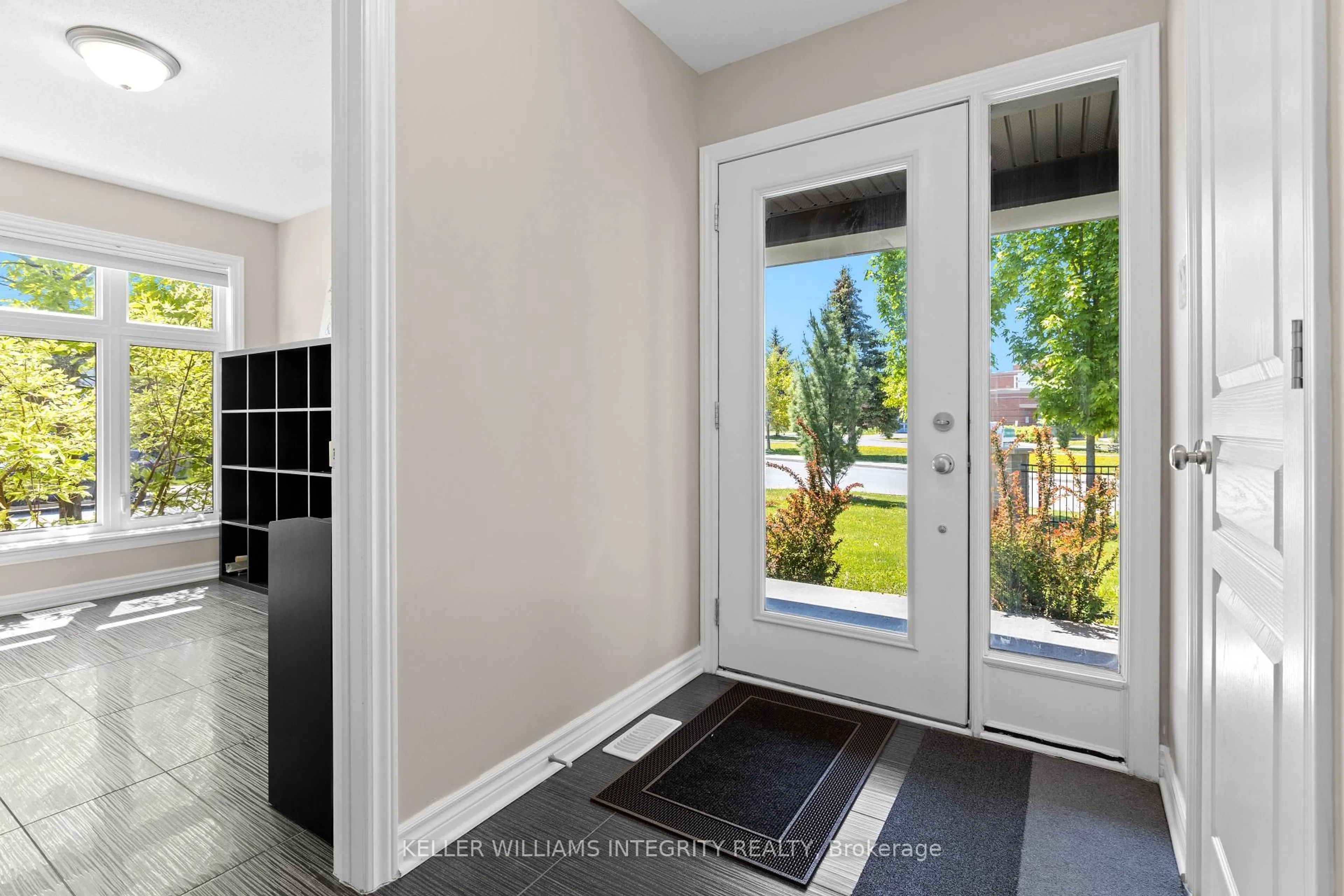 Indoor entryway for 266 Leather Leaf Terr, Ottawa Ontario K2J 5Z5