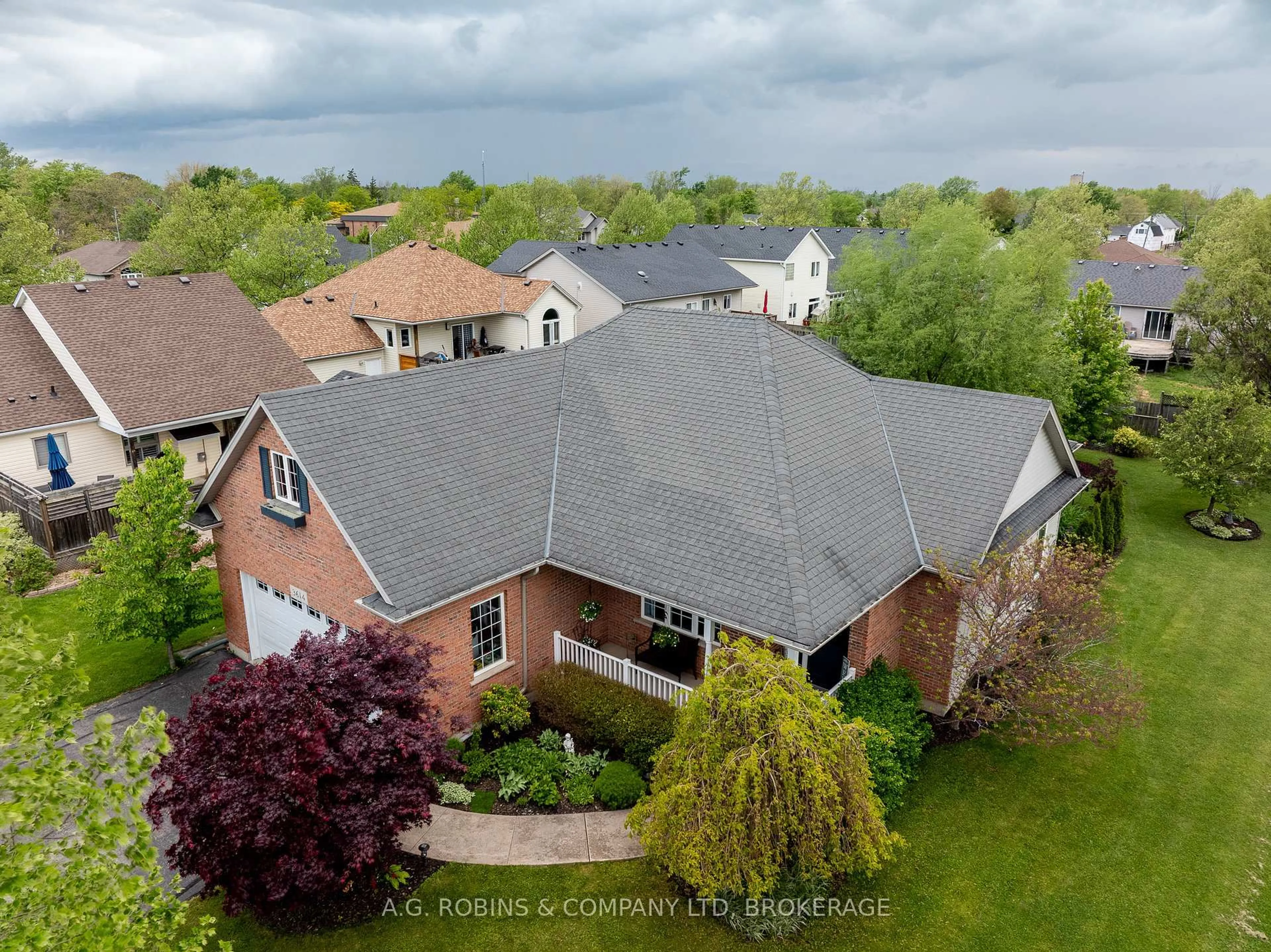 A pic from outside/outdoor area/front of a property/back of a property/a pic from drone, water/lake/river/ocean view for 3614 Carver St, Fort Erie Ontario L0S 1S0
