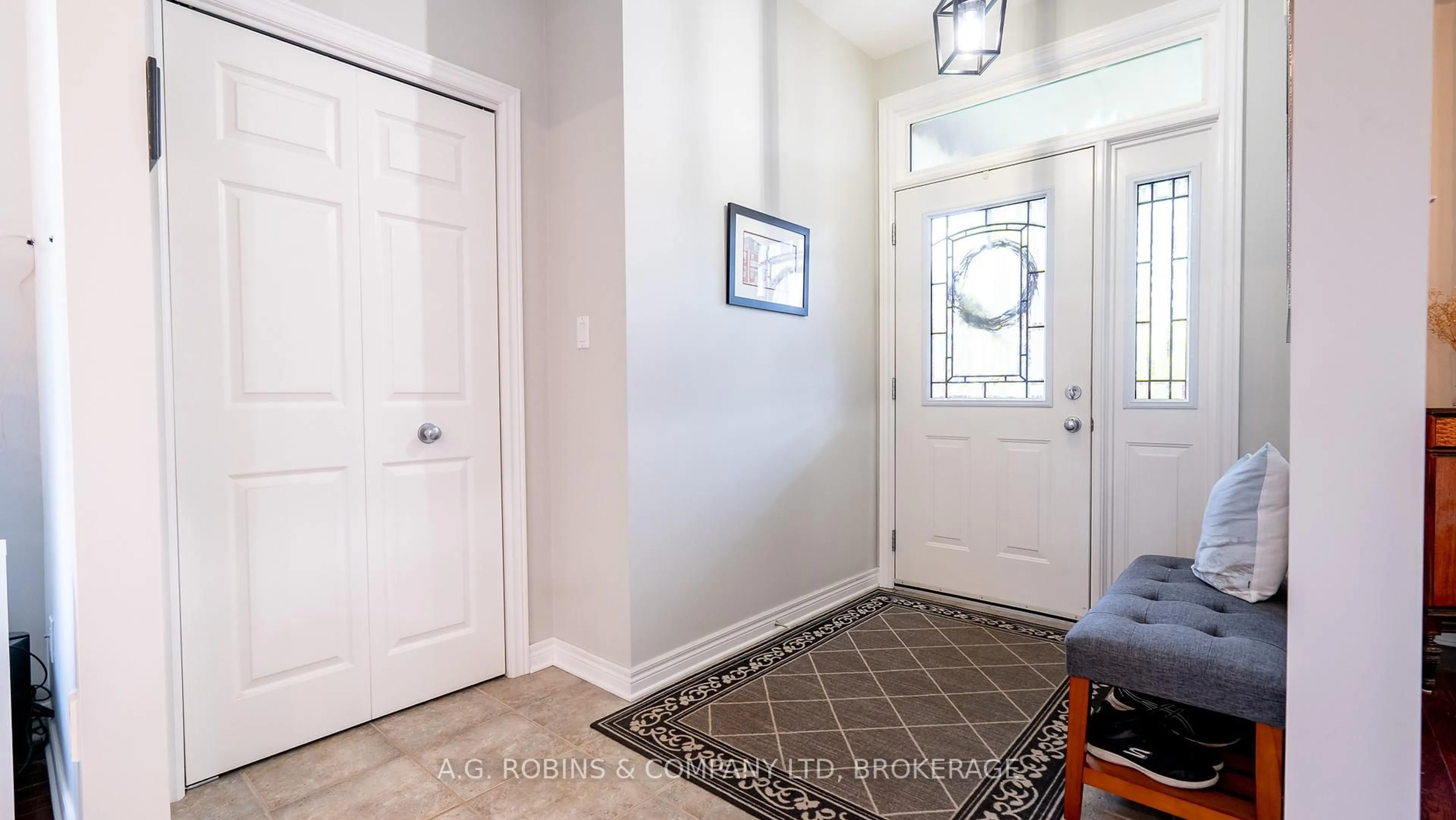 Indoor entryway for 3614 Carver St, Fort Erie Ontario L0S 1S0