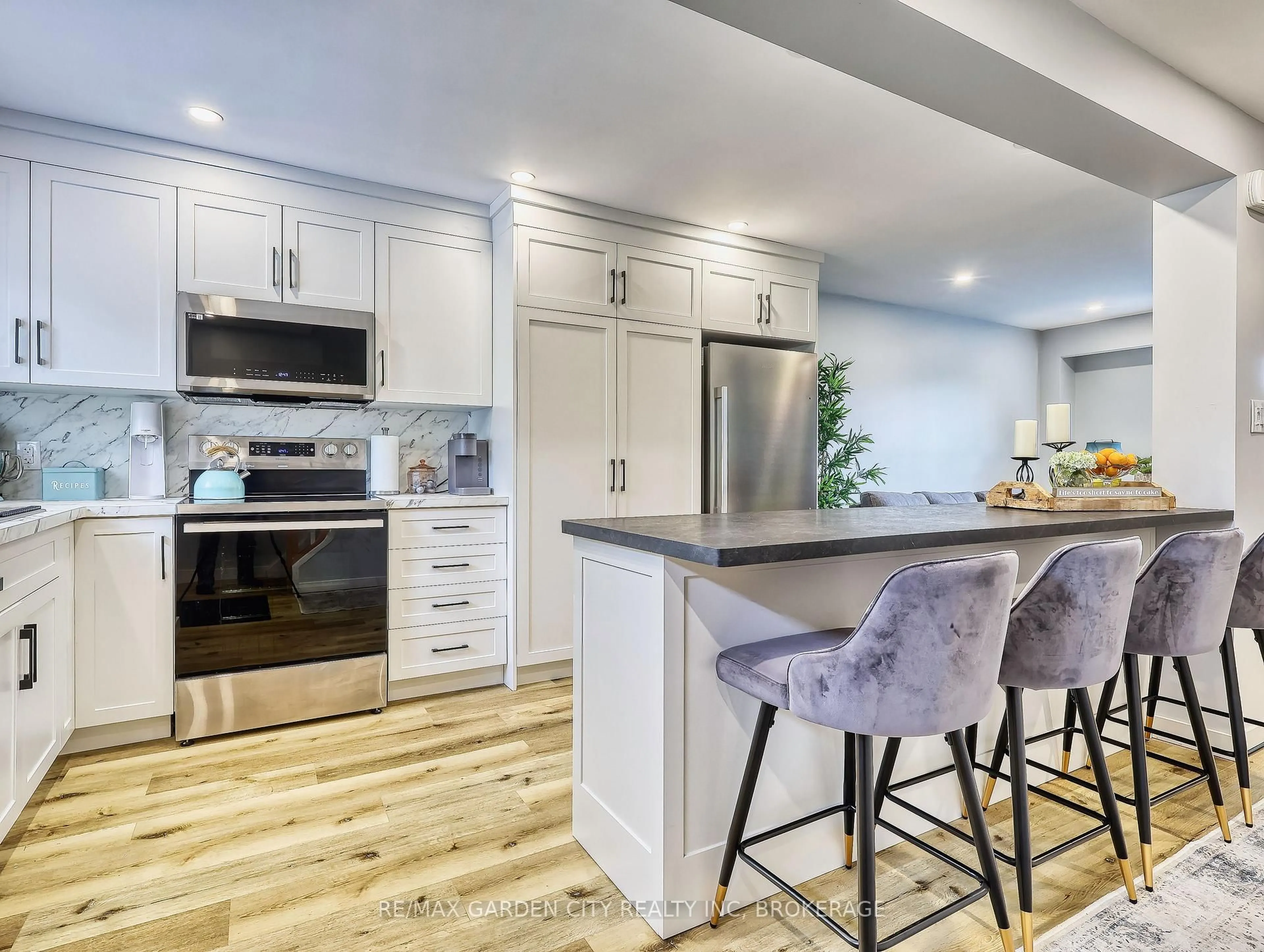 Open concept kitchen, unknown for 25 Linfield Dr #4, St. Catharines Ontario L2N 5T7