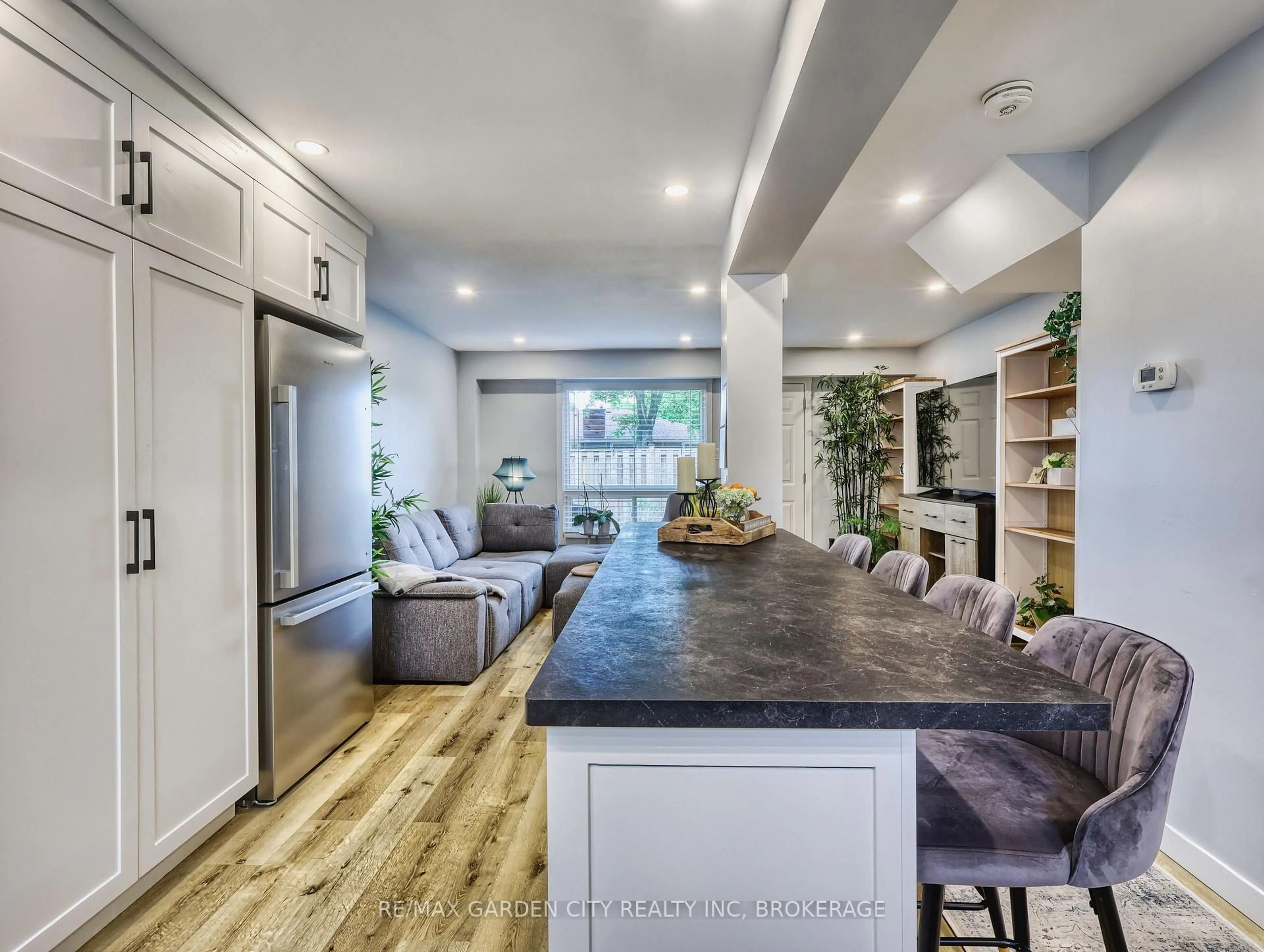 Open concept kitchen, unknown for 25 Linfield Dr #4, St. Catharines Ontario L2N 5T7