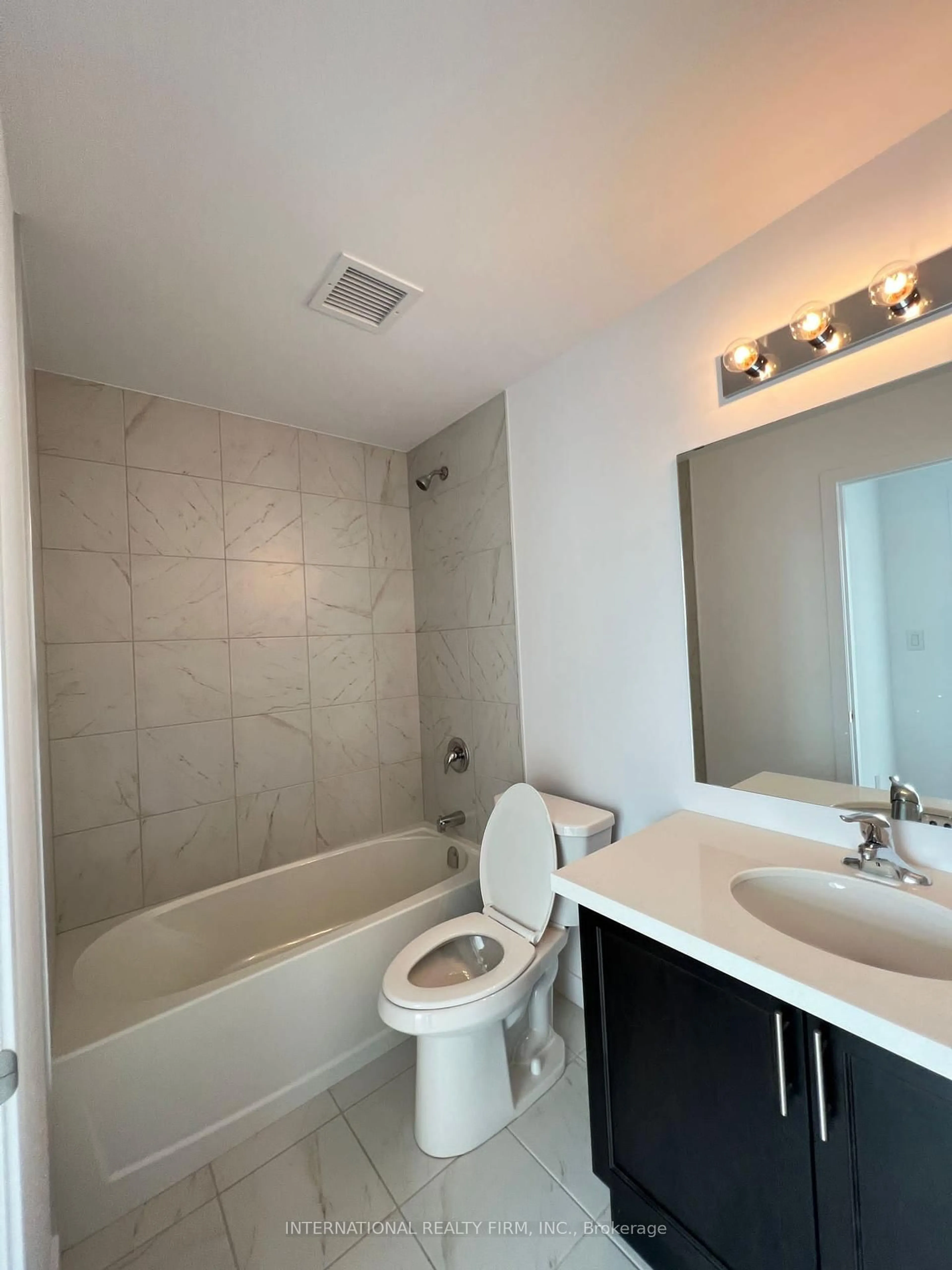 Standard bathroom, ceramic/tile floor for 460 Dundas St St #305, Hamilton Ontario L0R 2H4