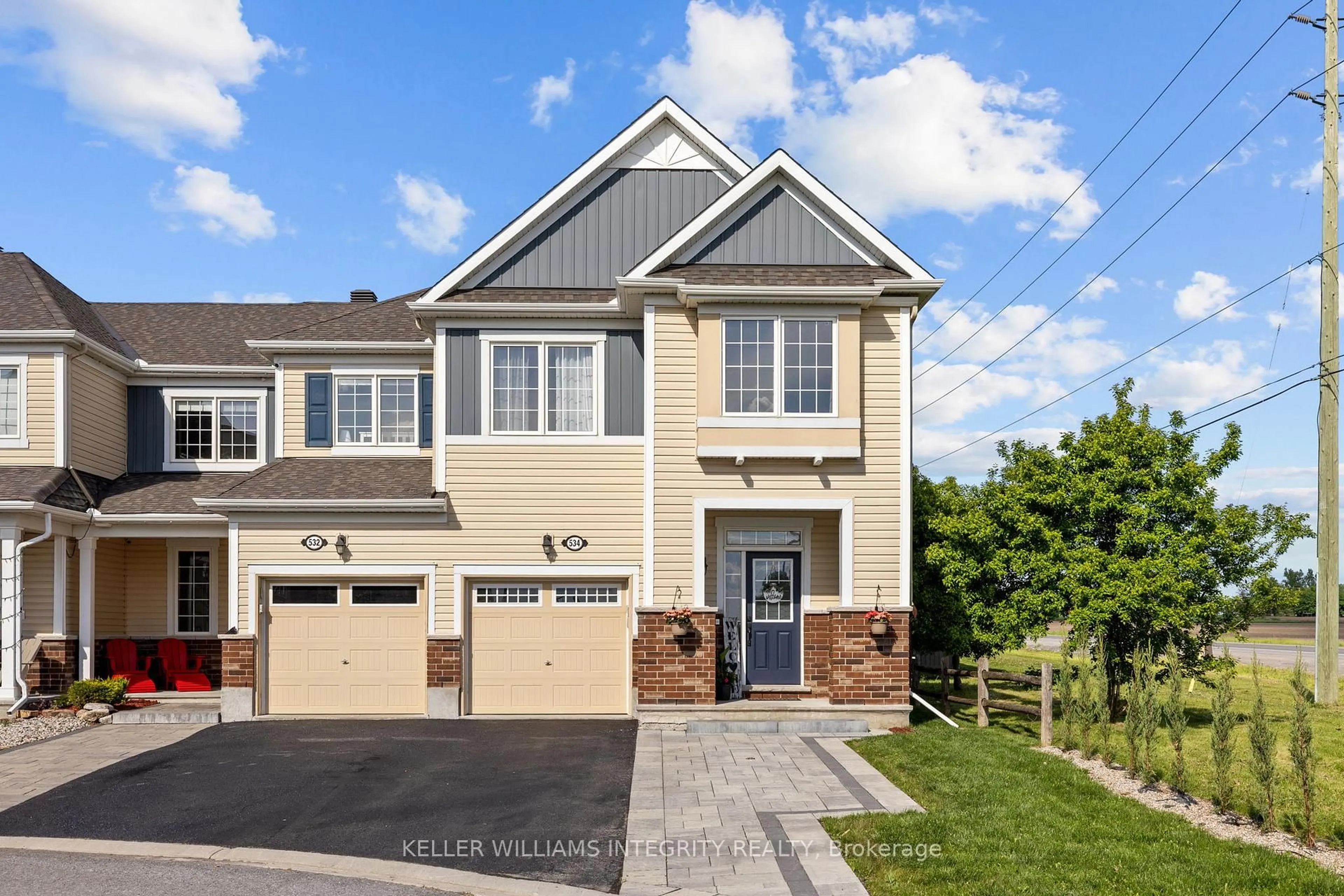 Home with vinyl exterior material, street for 534 Meadowcreek Circ, Ottawa Ontario K2M 0J9