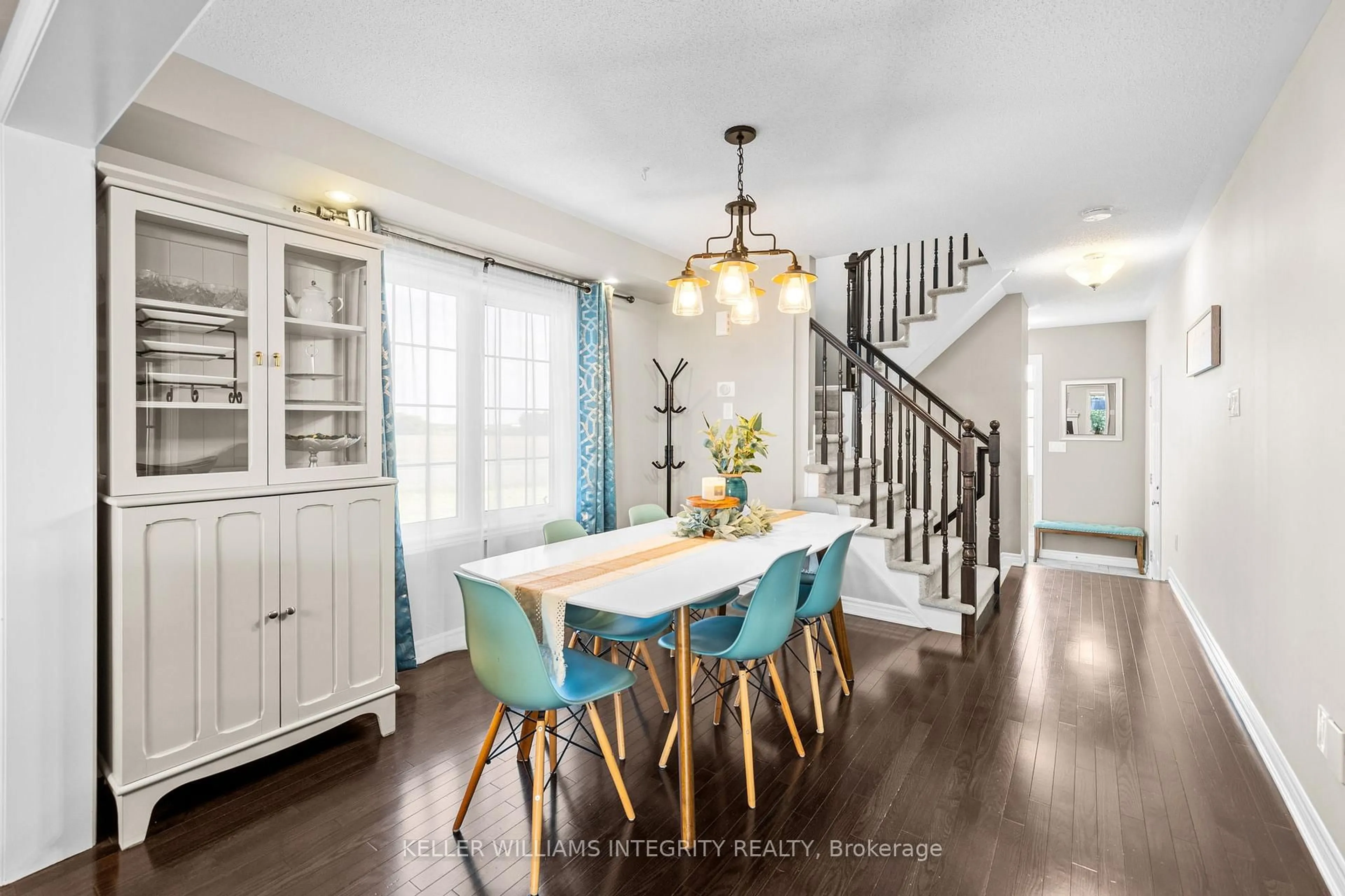 Dining room, unknown for 534 Meadowcreek Circ, Ottawa Ontario K2M 0J9
