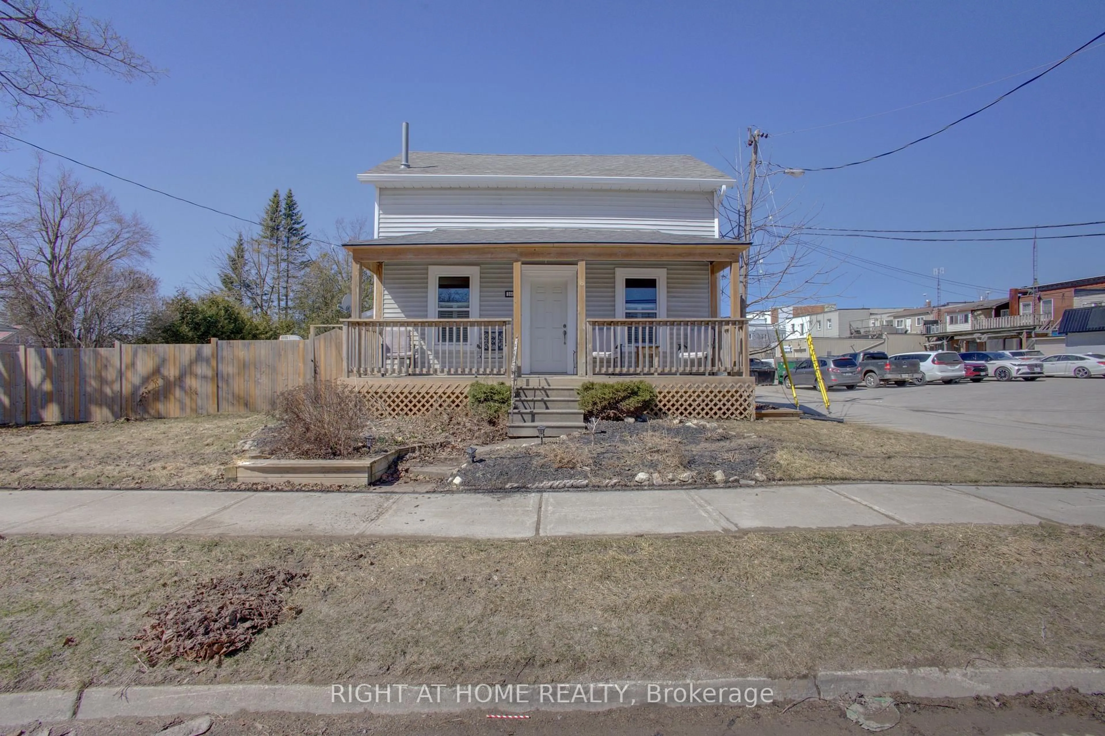 A pic from outside/outdoor area/front of a property/back of a property/a pic from drone, street for 160 Victoria St, Shelburne Ontario L9V 2Y1