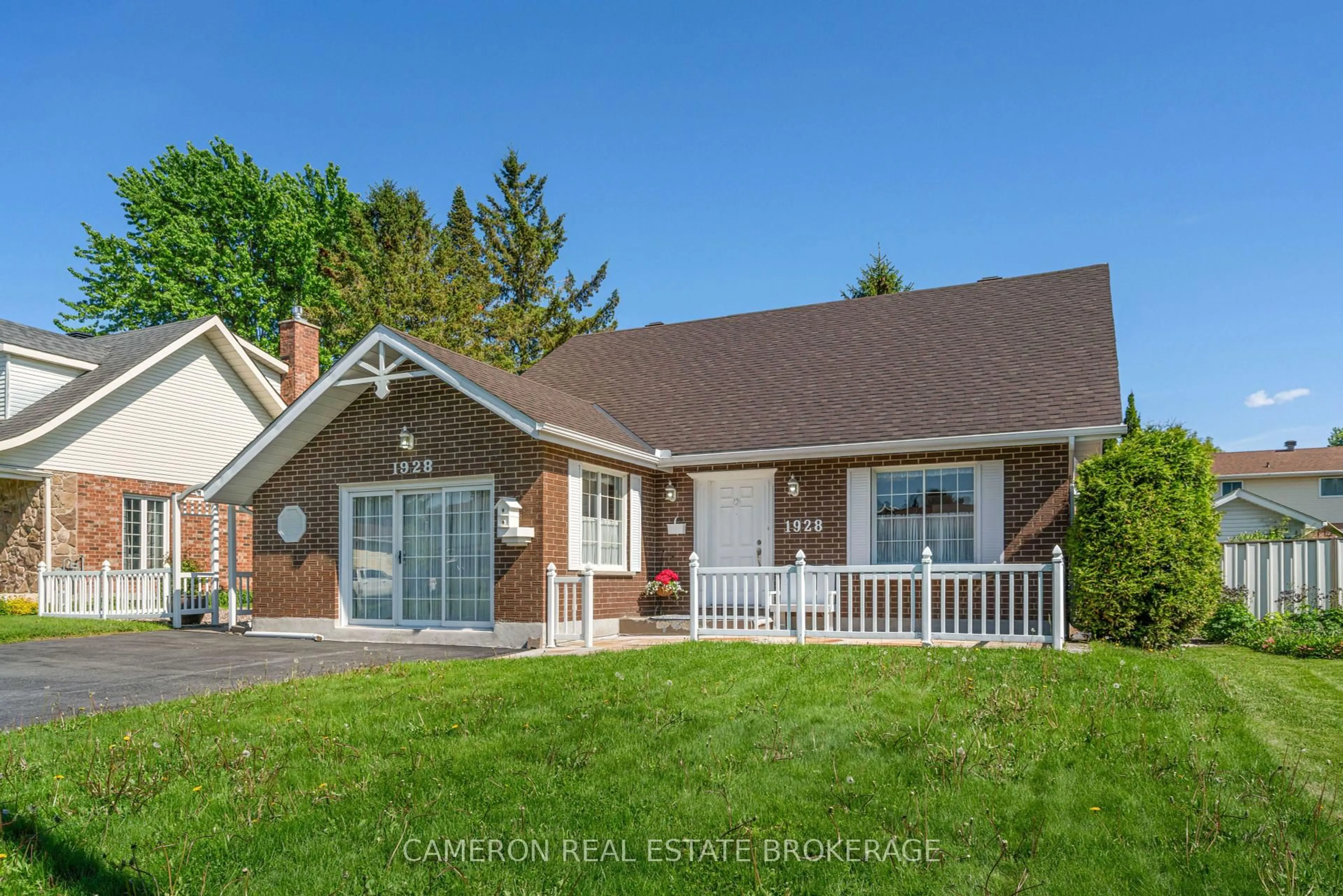 Home with vinyl exterior material, street for 1928 Belvedere Cres, Cornwall Ontario K6H 6M9