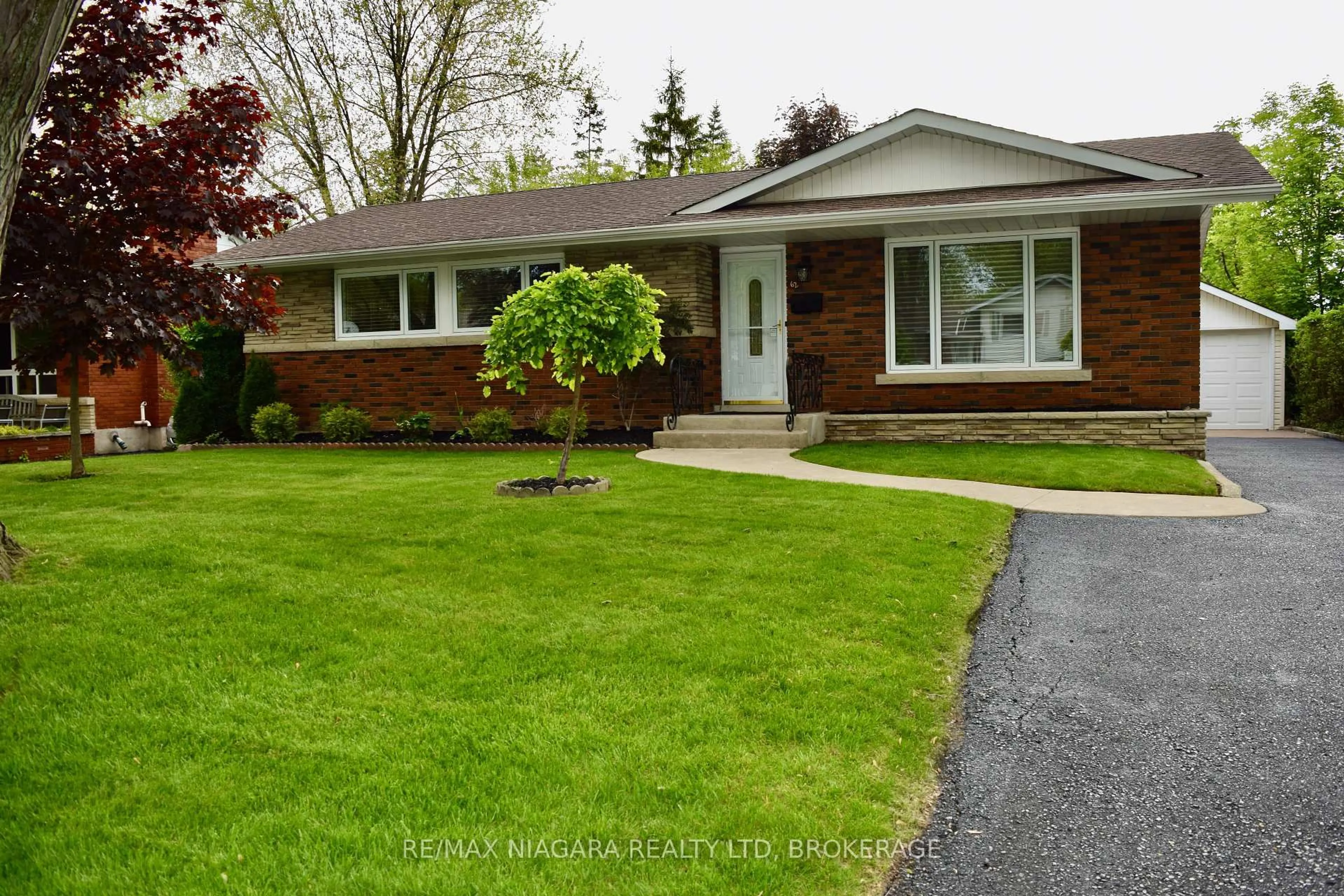 Home with brick exterior material, street for 62 Masterson Dr, St. Catharines Ontario L2T 3P7