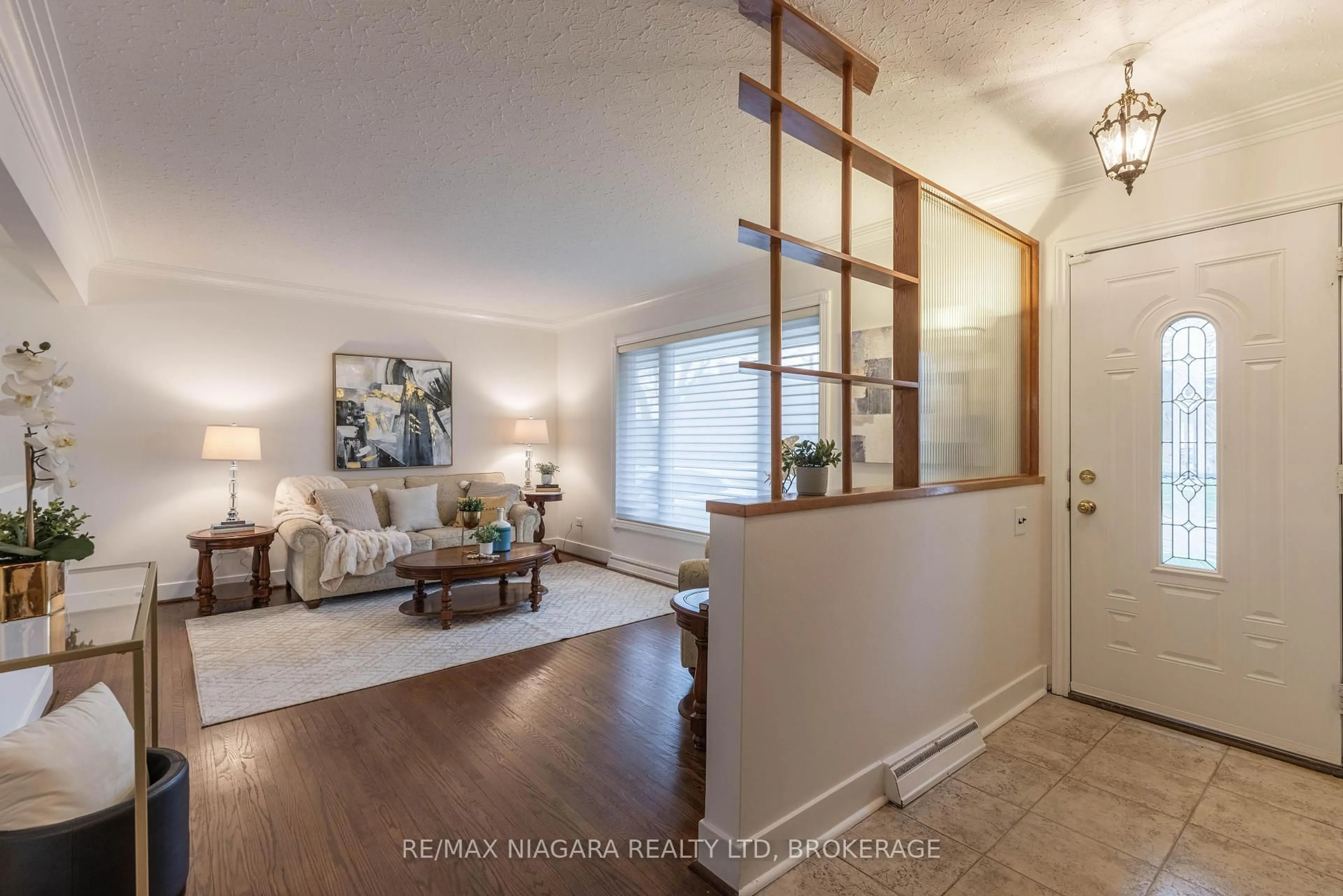 Indoor entryway for 62 Masterson Dr, St. Catharines Ontario L2T 3P7