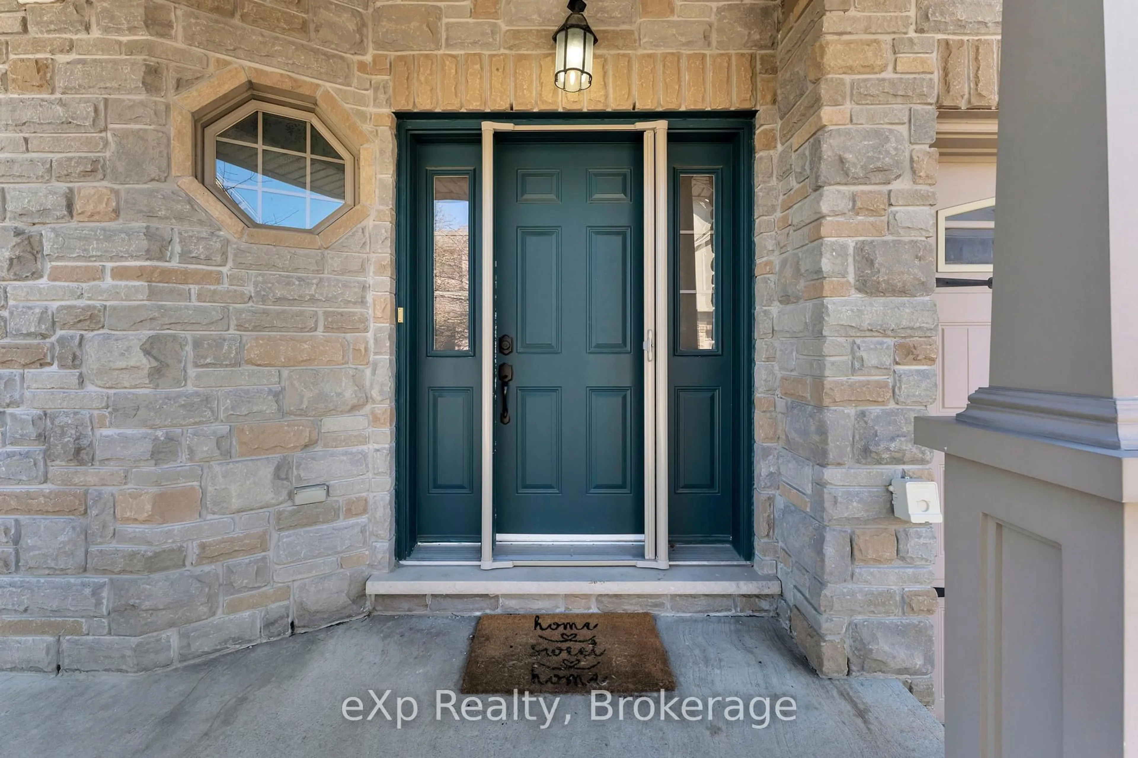 Indoor entryway for 12 Brantwood Park Rd #D2, Brantford Ontario N3P 1G2