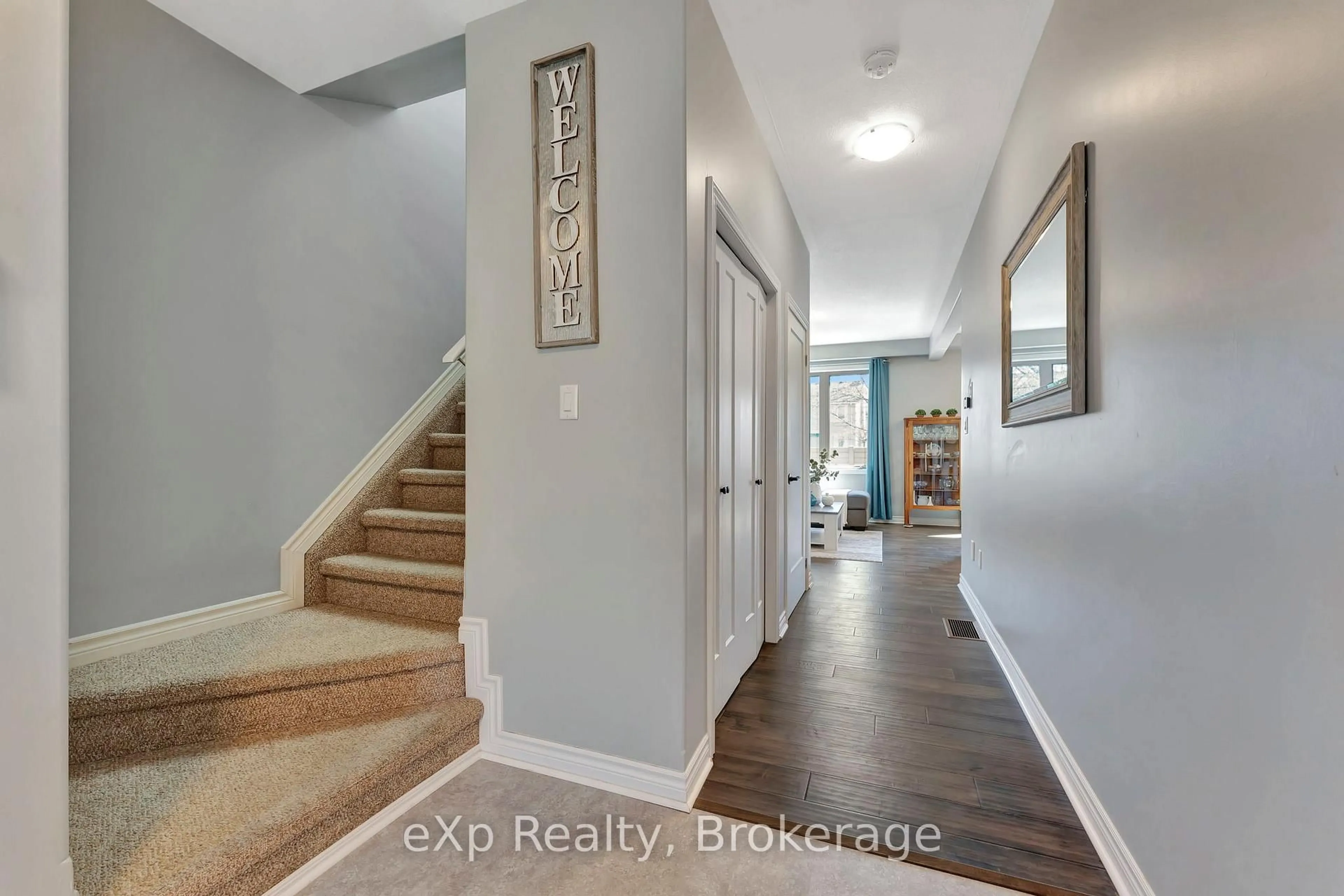 Indoor entryway for 12 Brantwood Park Rd #D2, Brantford Ontario N3P 1G2