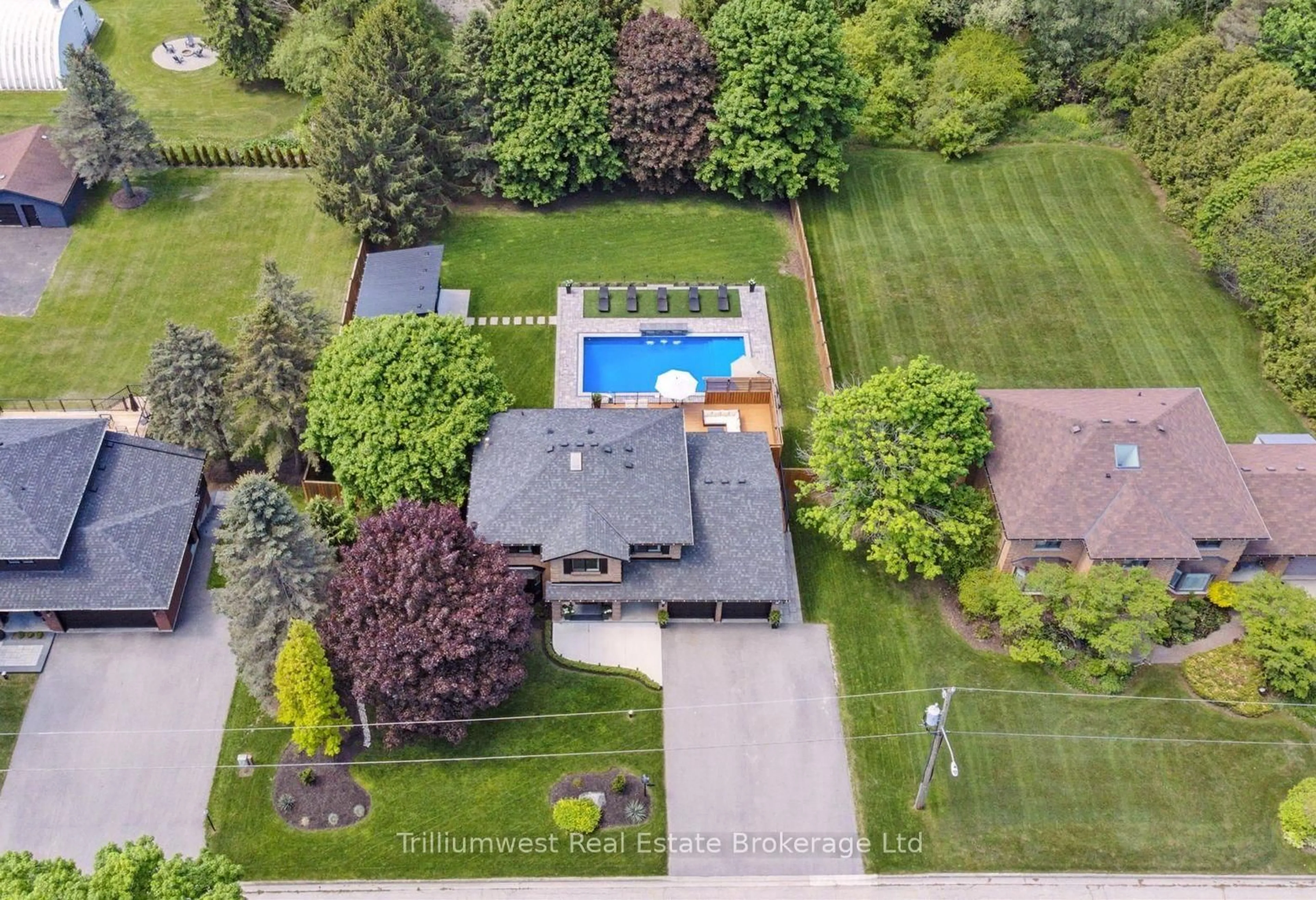 A pic from outside/outdoor area/front of a property/back of a property/a pic from drone, street for 5 Pandora Dr, Guelph/Eramosa Ontario N1H 6J2