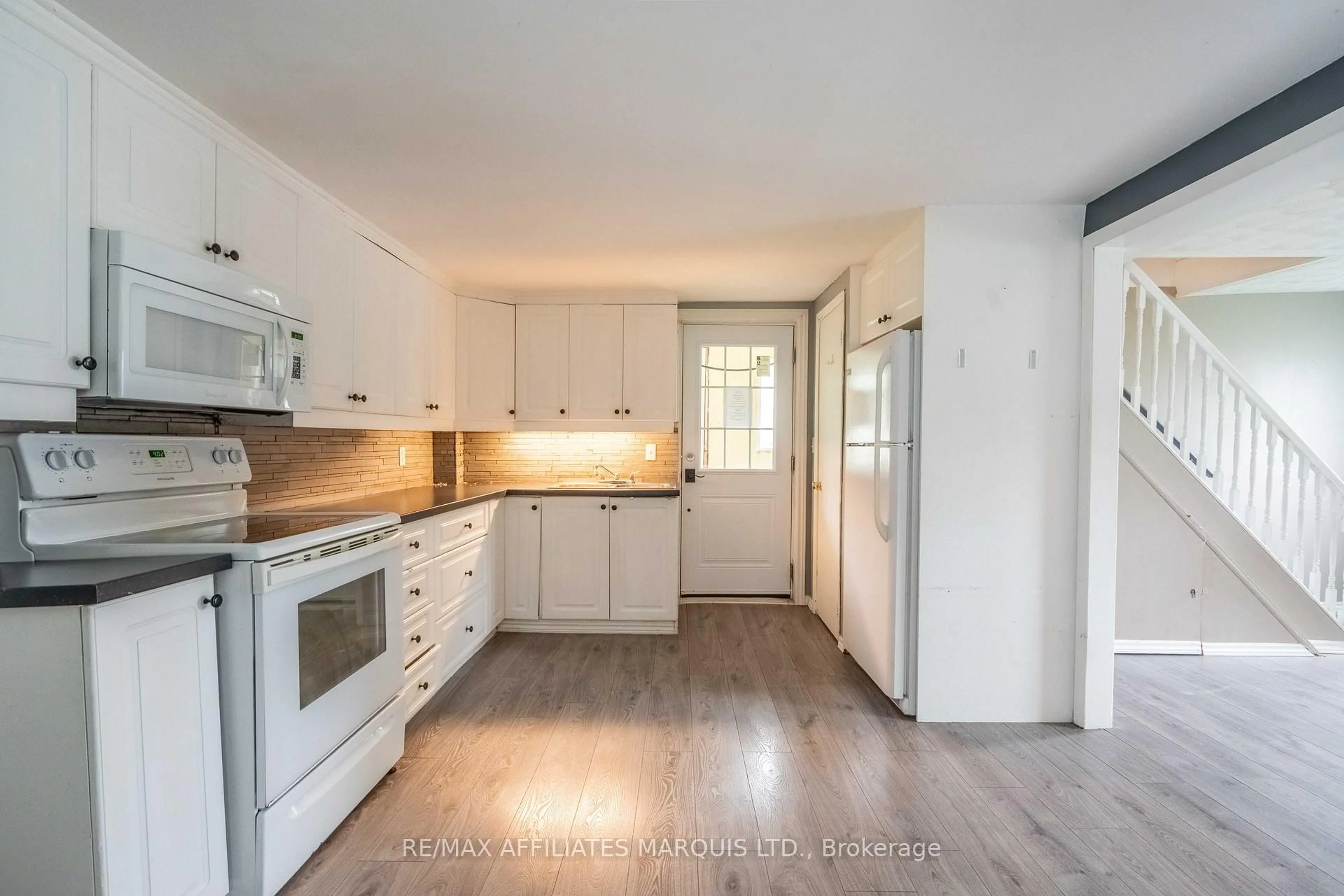 Standard kitchen, unknown for 17390 COUNTY 43 Rd, North Stormont Ontario K0C 1V0