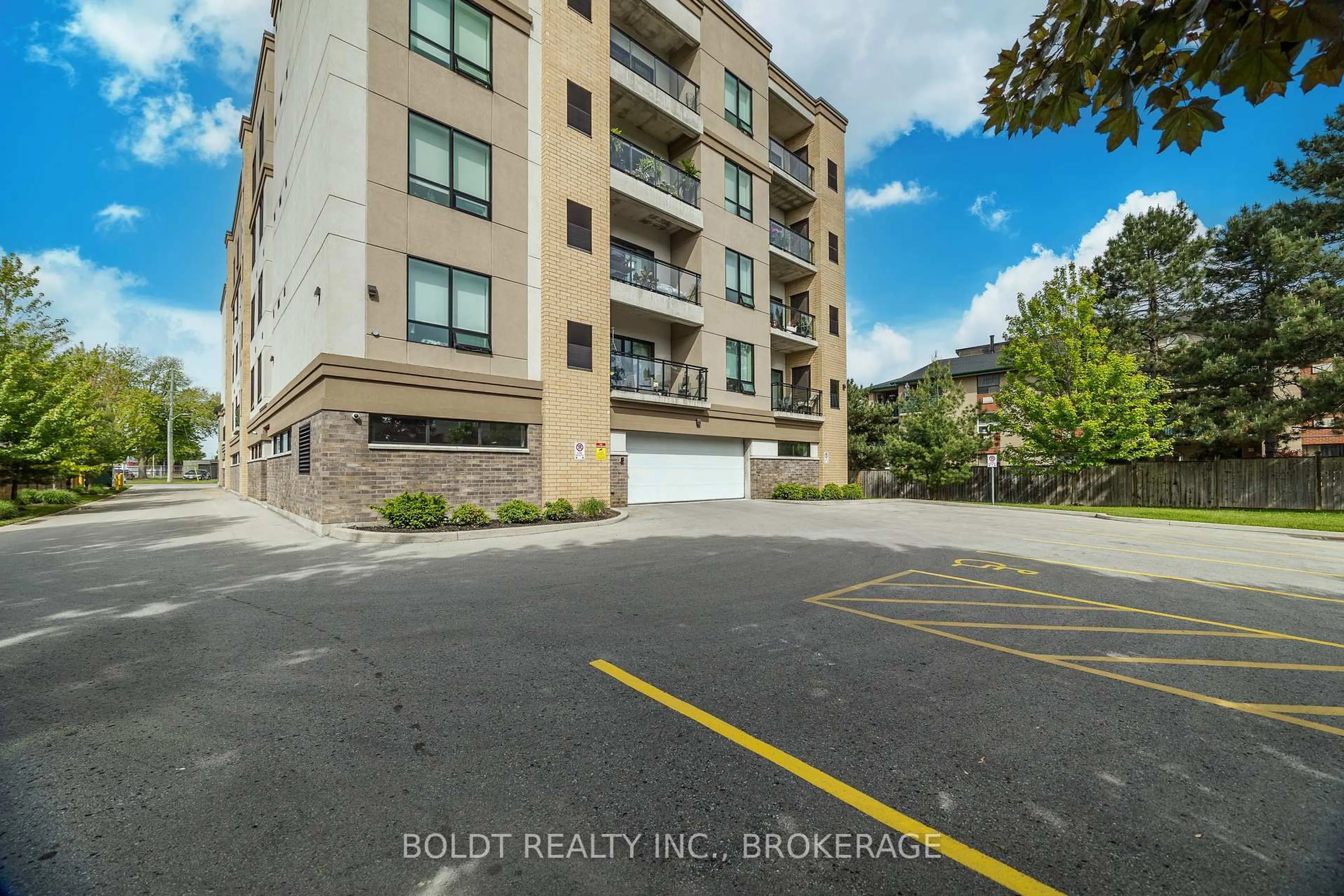 A pic from outside/outdoor area/front of a property/back of a property/a pic from drone, street for 16 Wood St #507, St. Catharines Ontario L2N 2A9