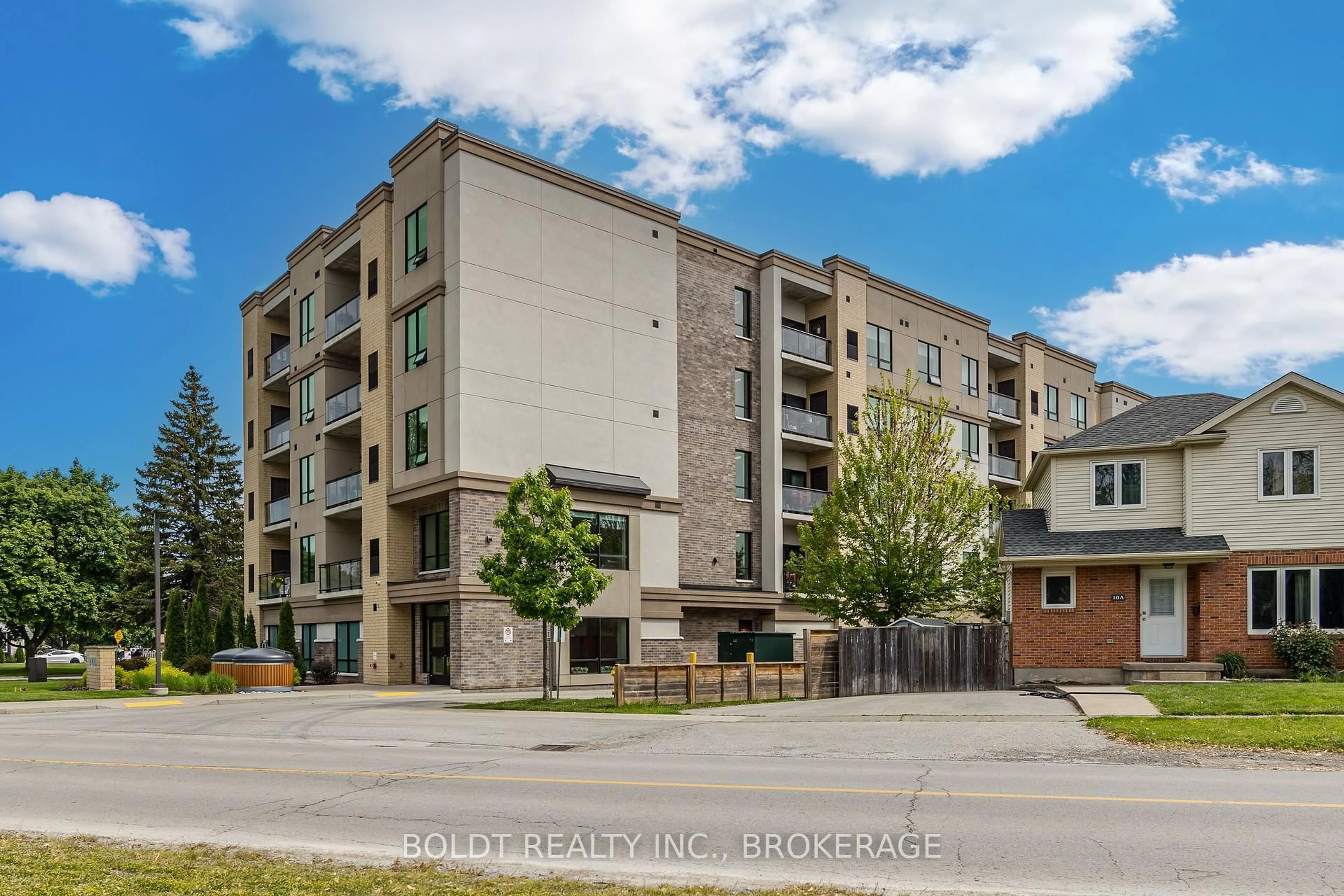 A pic from outside/outdoor area/front of a property/back of a property/a pic from drone, street for 16 Wood St #507, St. Catharines Ontario L2N 2A9