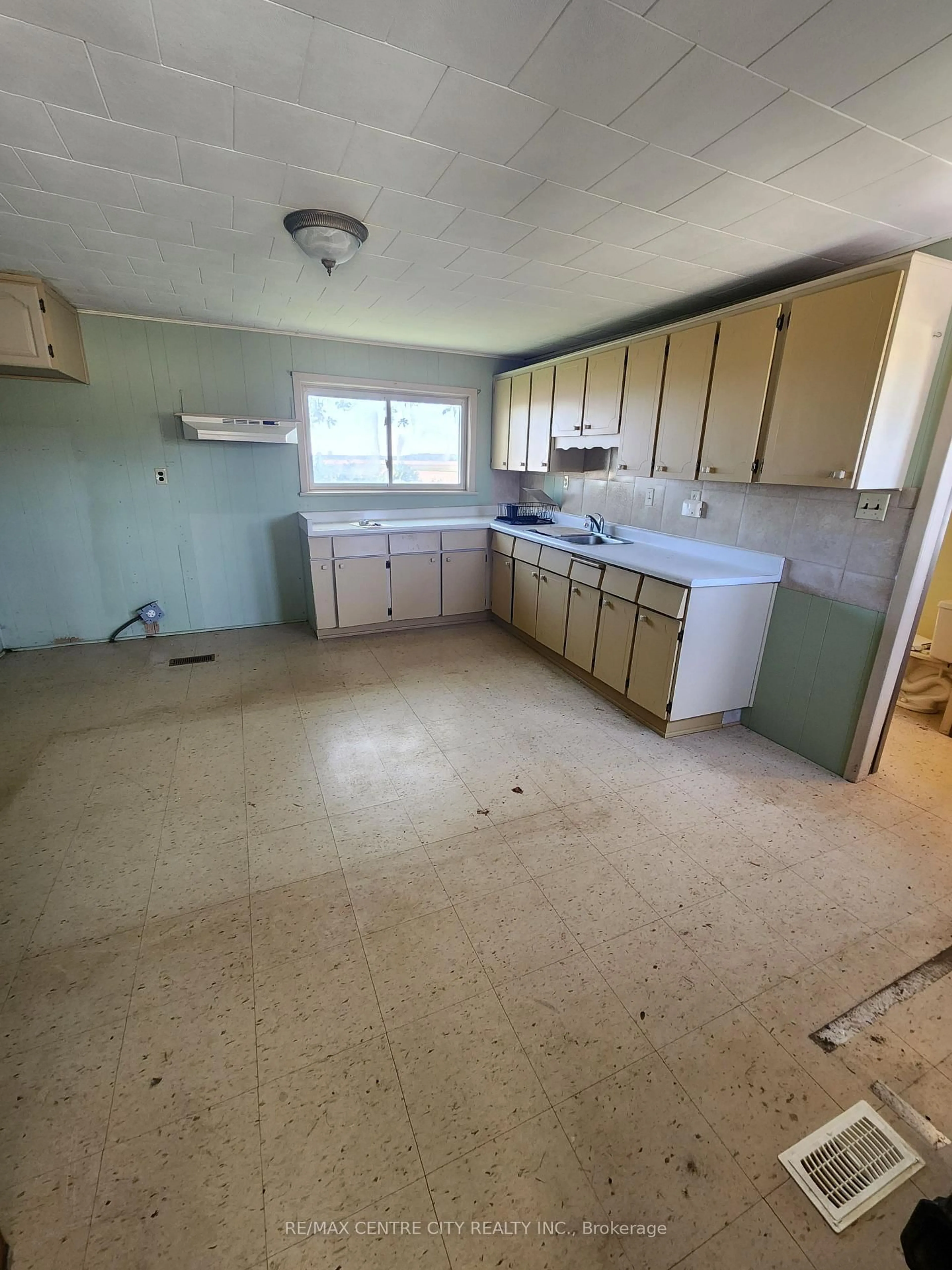 Standard kitchen, unknown for 4587 Parkhouse Dr, Southwest Middlesex Ontario N0L 1M0