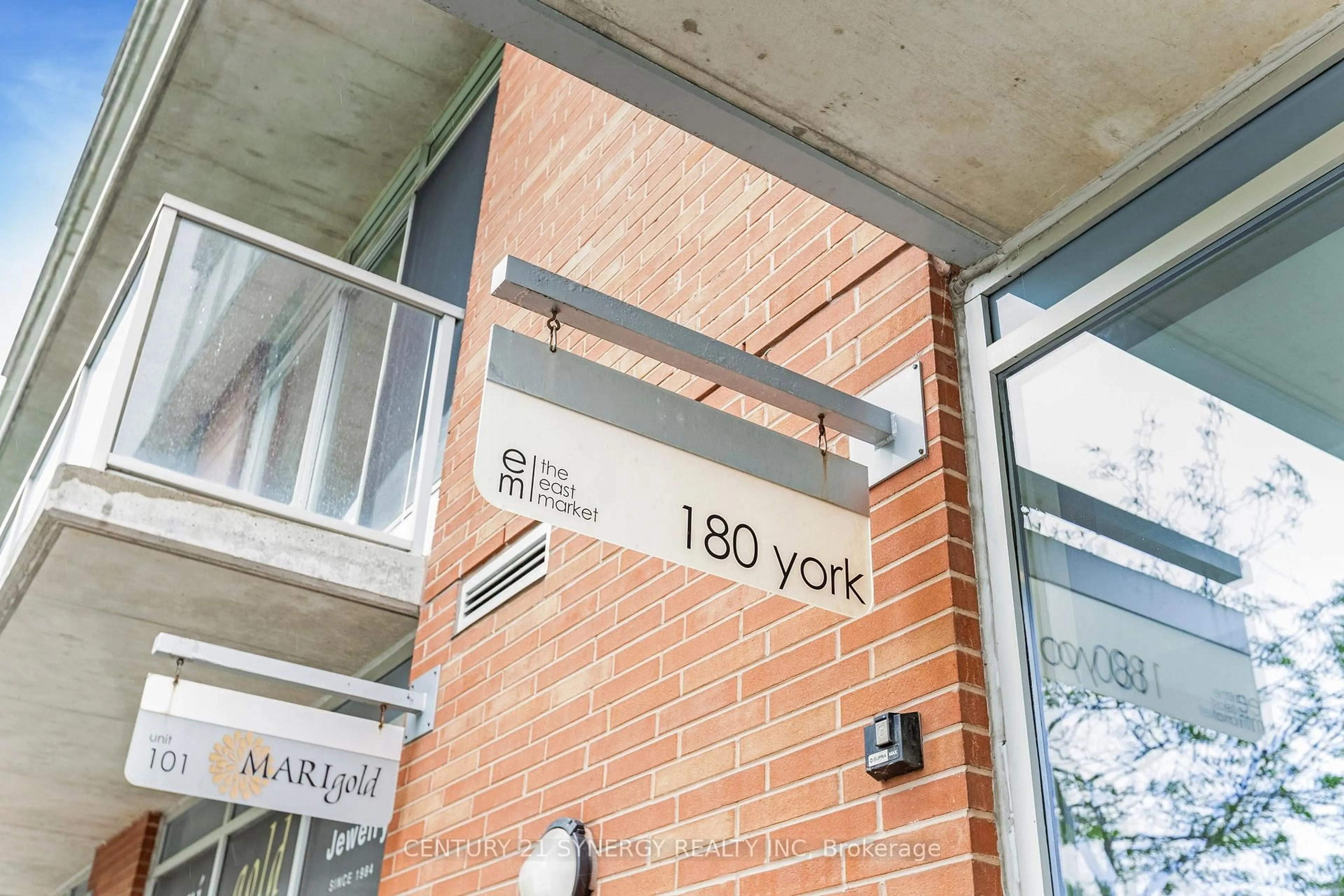 Indoor foyer for 180 York St #610, Ottawa Ontario K1N 1J6