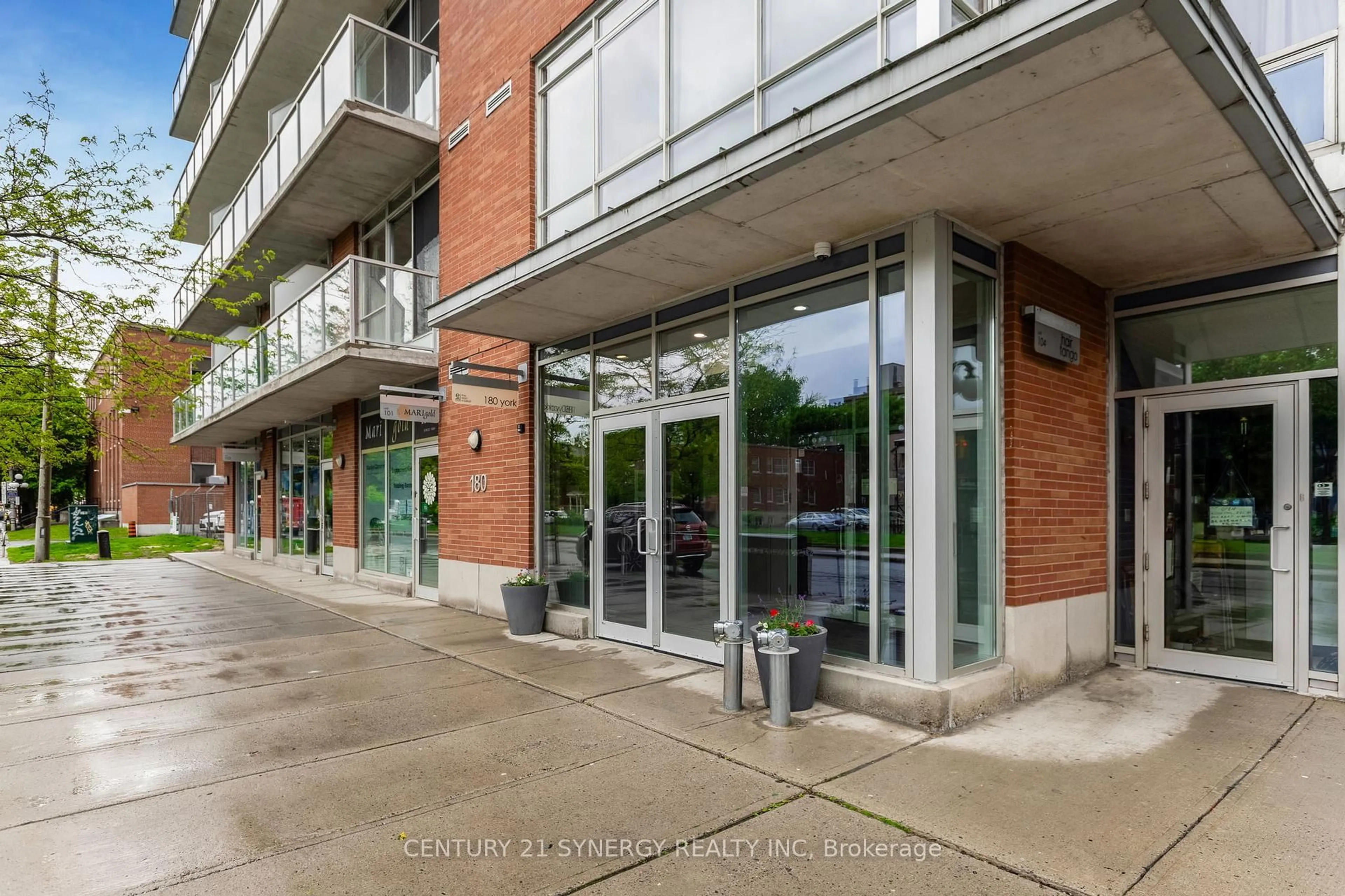 Indoor foyer for 180 York St #610, Ottawa Ontario K1N 1J6