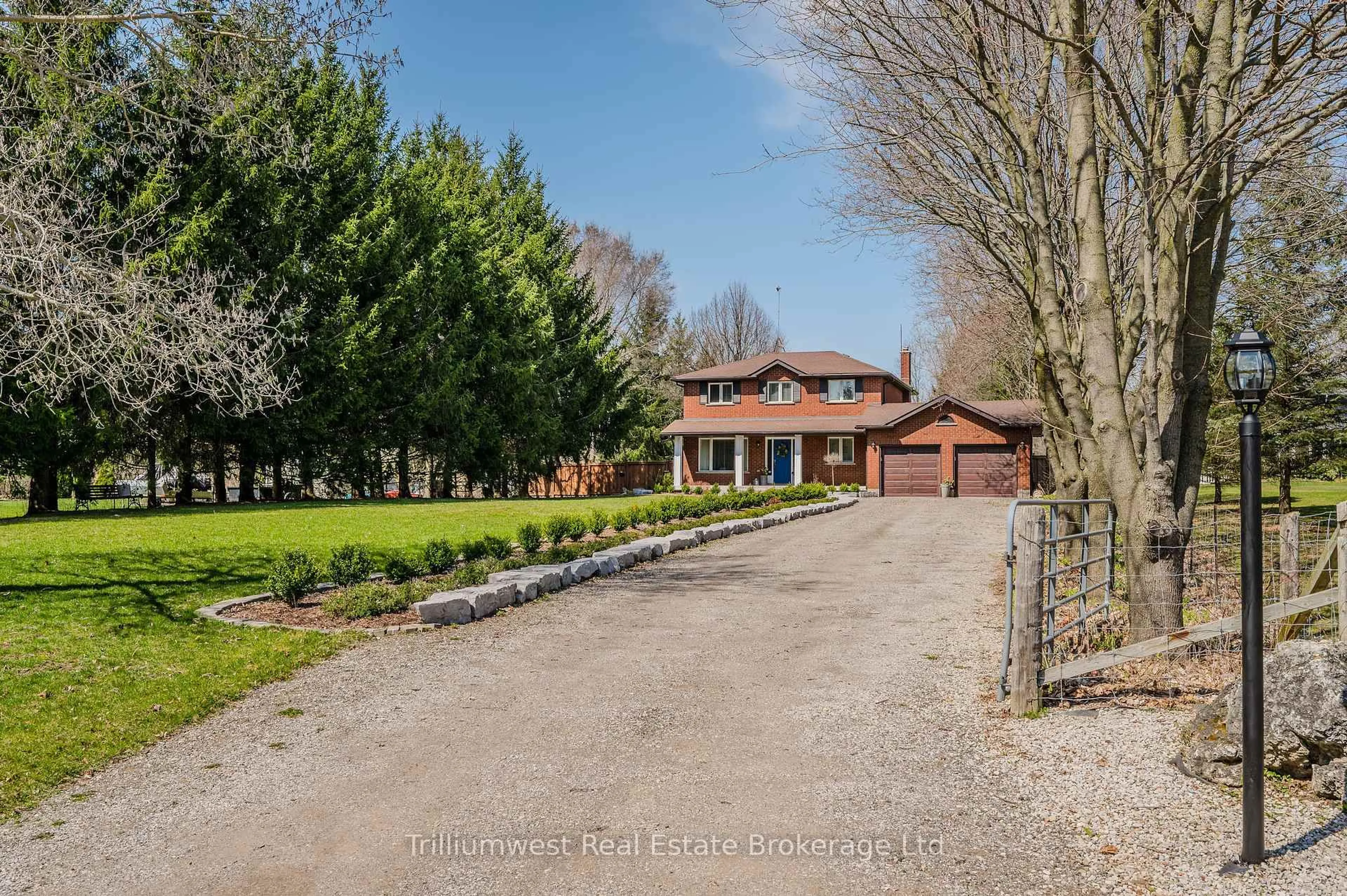 A pic from outside/outdoor area/front of a property/back of a property/a pic from drone, street for 4032 Maddaugh Rd, Puslinch Ontario N0B 2J0