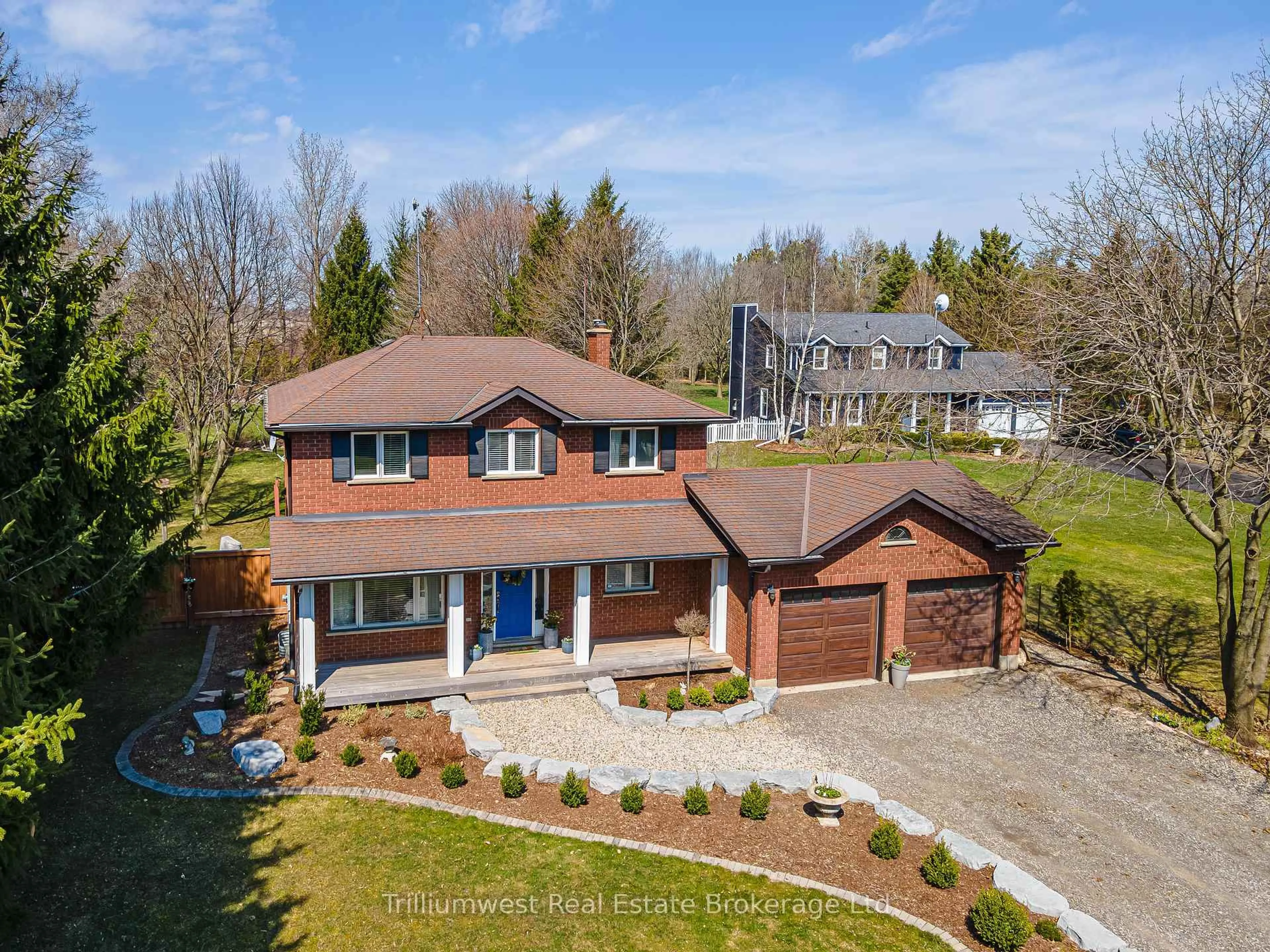 A pic from outside/outdoor area/front of a property/back of a property/a pic from drone, street for 4032 Maddaugh Rd, Puslinch Ontario N0B 2J0