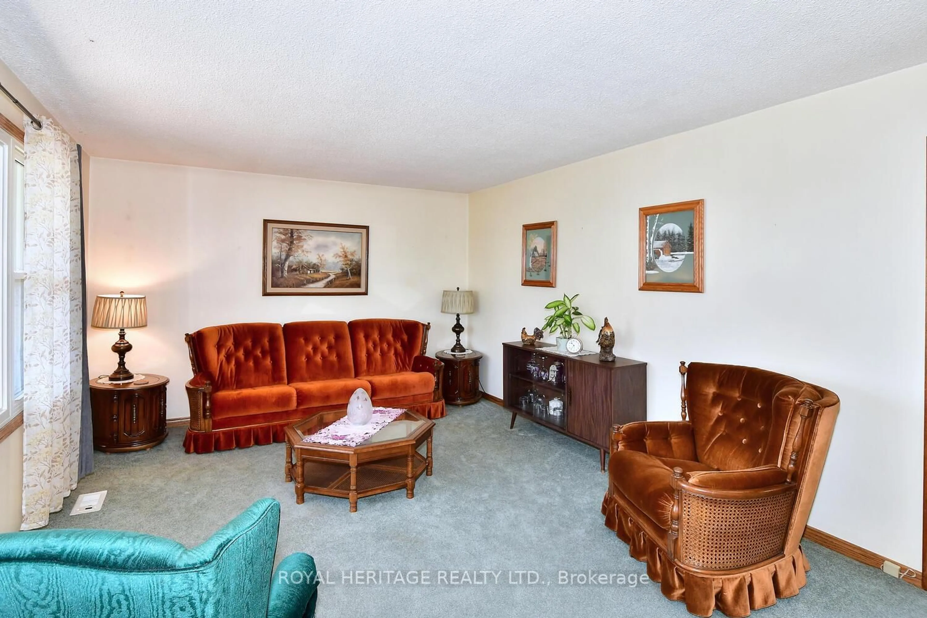 Living room with furniture, unknown for 1147 Chemong Rd, Peterborough North Ontario K9J 6X2