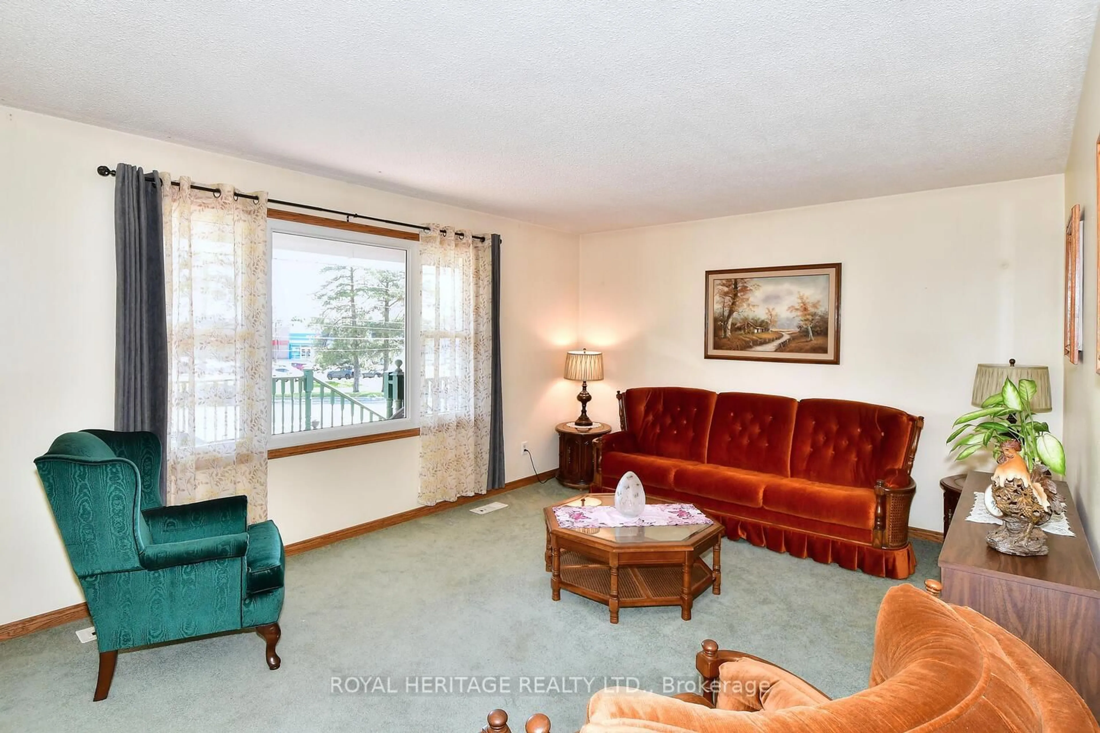 Living room with furniture, unknown for 1147 Chemong Rd, Peterborough North Ontario K9J 6X2