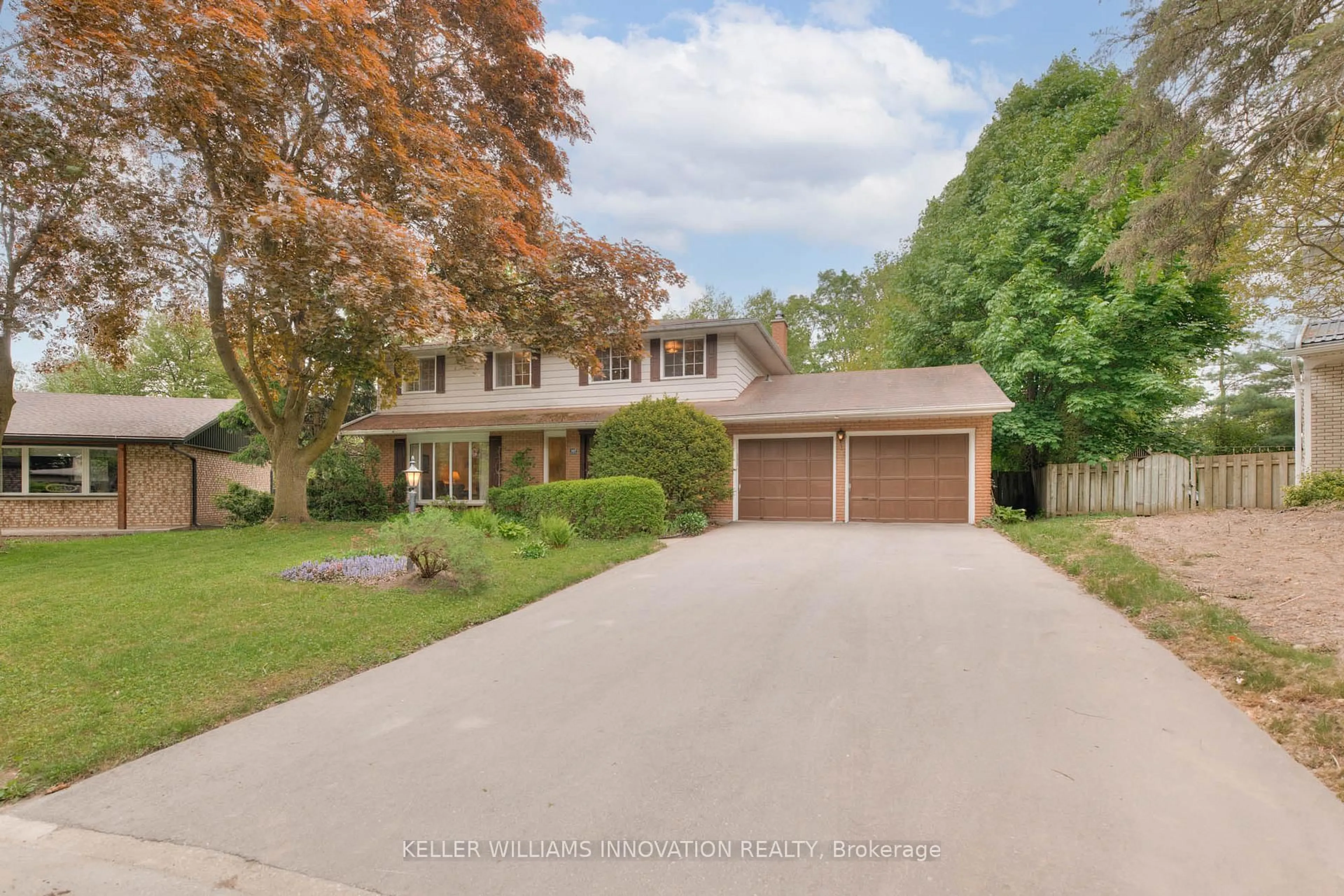 A pic from outside/outdoor area/front of a property/back of a property/a pic from drone, street for 361 Coleridge Pl, Waterloo Ontario N2L 2V7