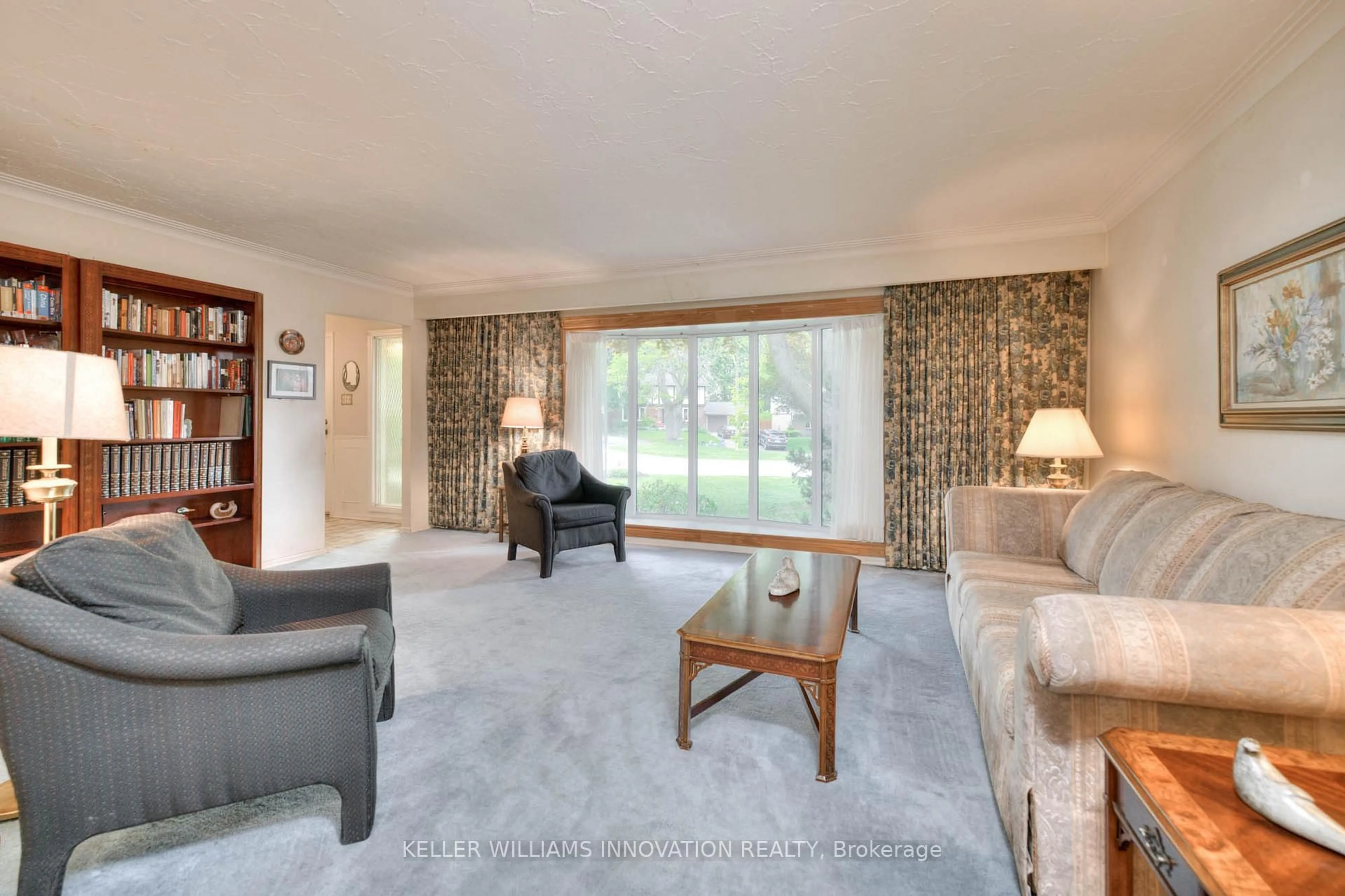 Living room with furniture, carpet floor for 361 Coleridge Pl, Waterloo Ontario N2L 2V7