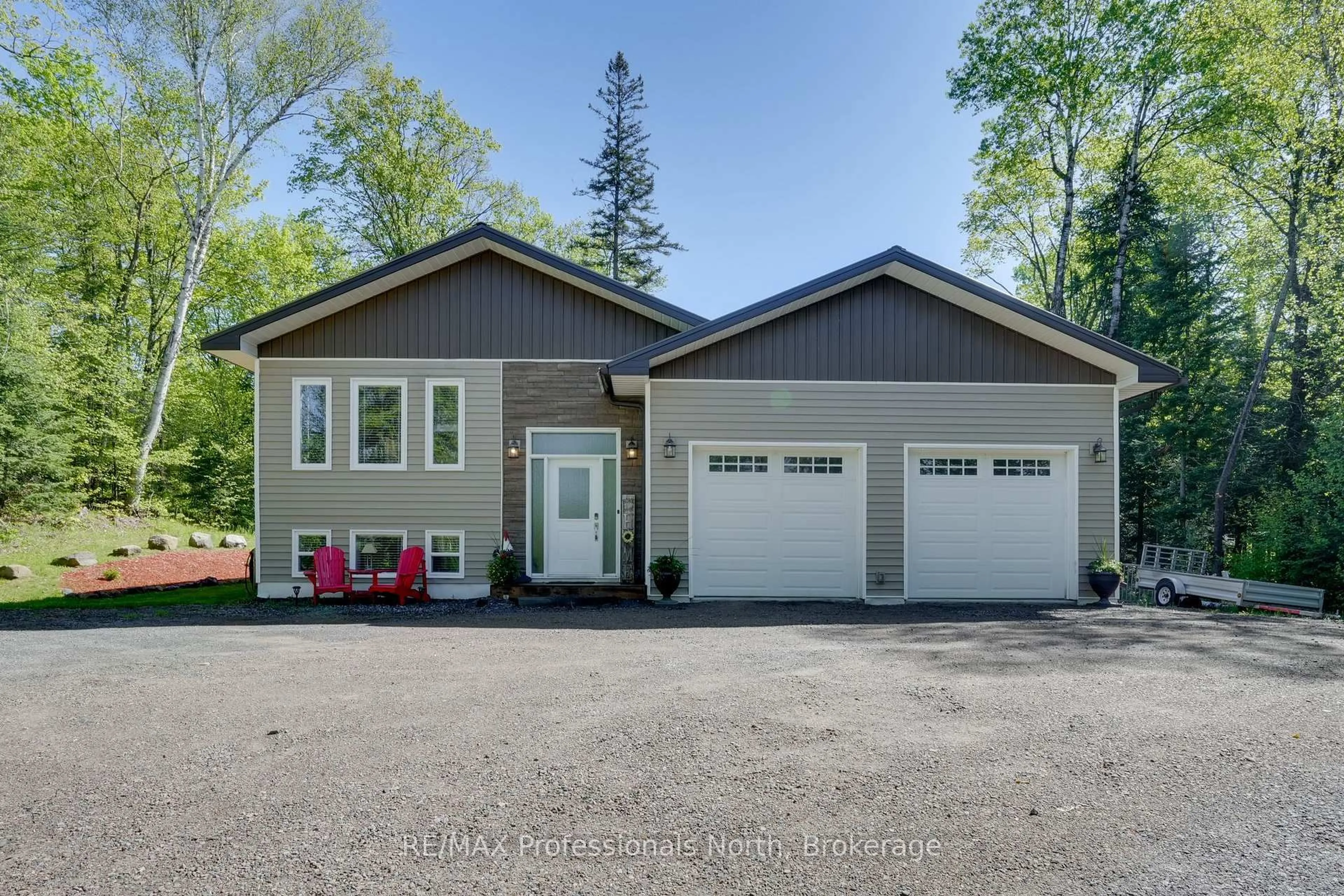 Indoor garage for 311 STATION Rd, Perry Ontario P0A 1J0
