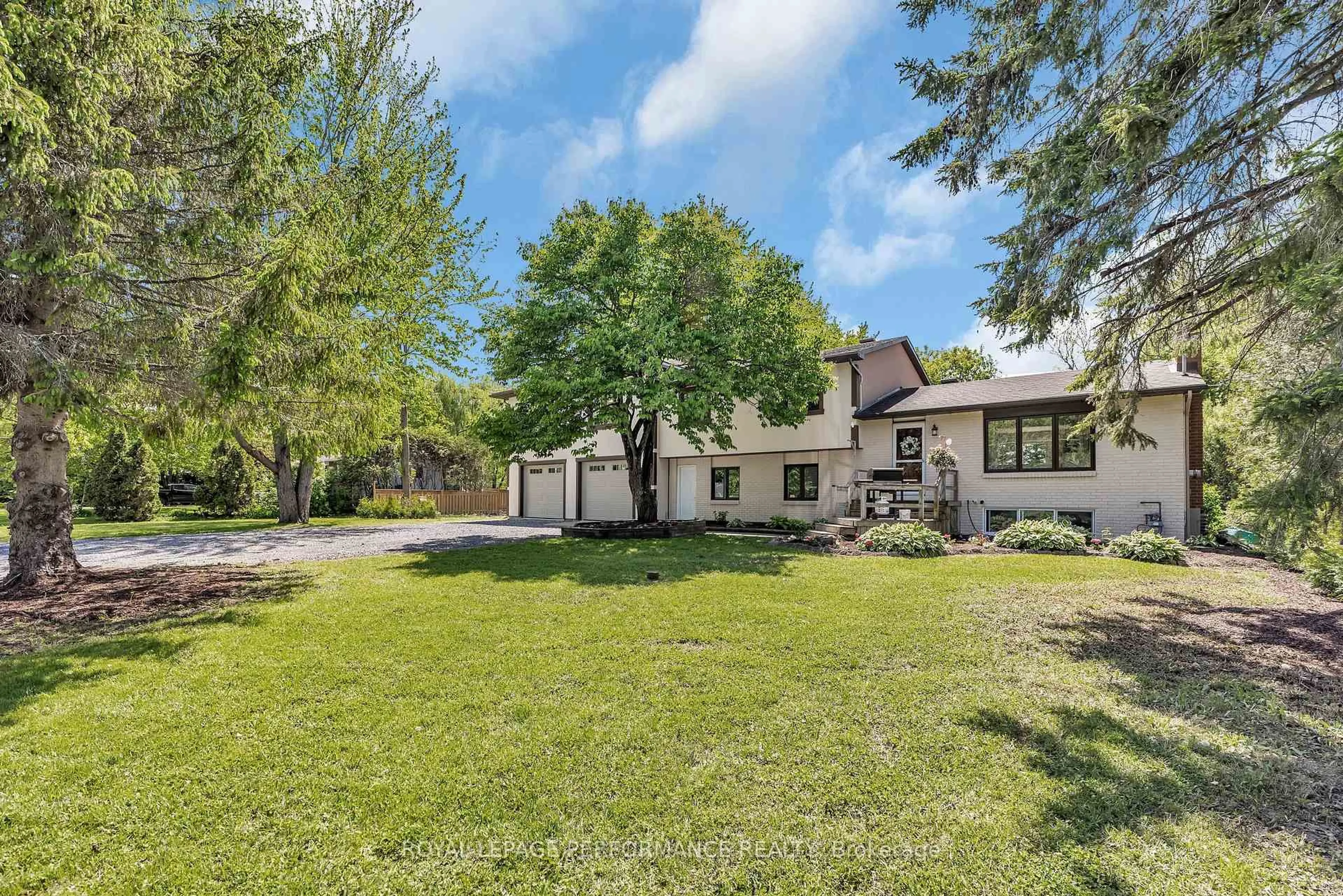 A pic from outside/outdoor area/front of a property/back of a property/a pic from drone, street for 9 Bols St, Russell Ontario K4R 1A7