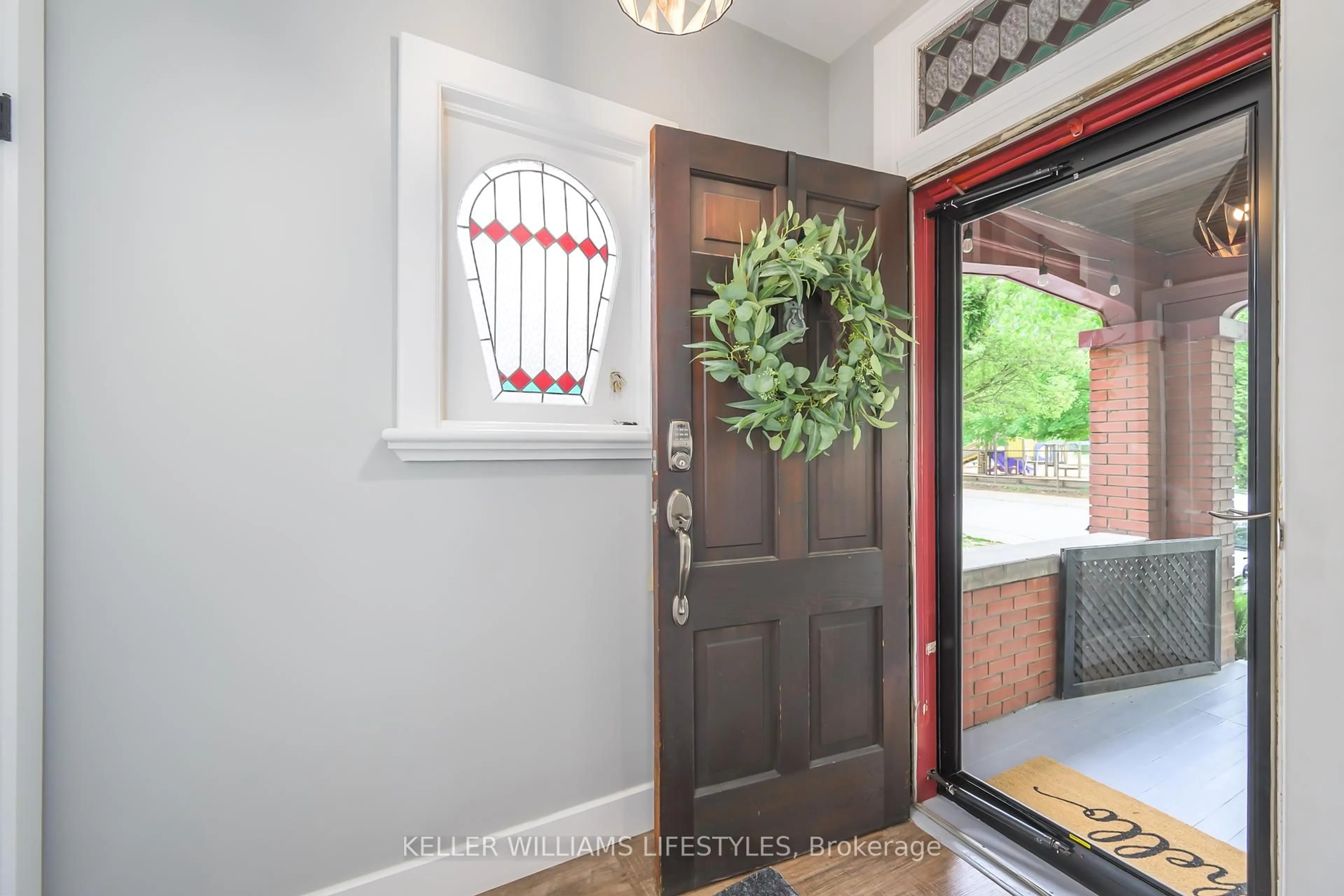 Indoor entryway for 174 Briscoe St, London South Ontario N6C 1X3