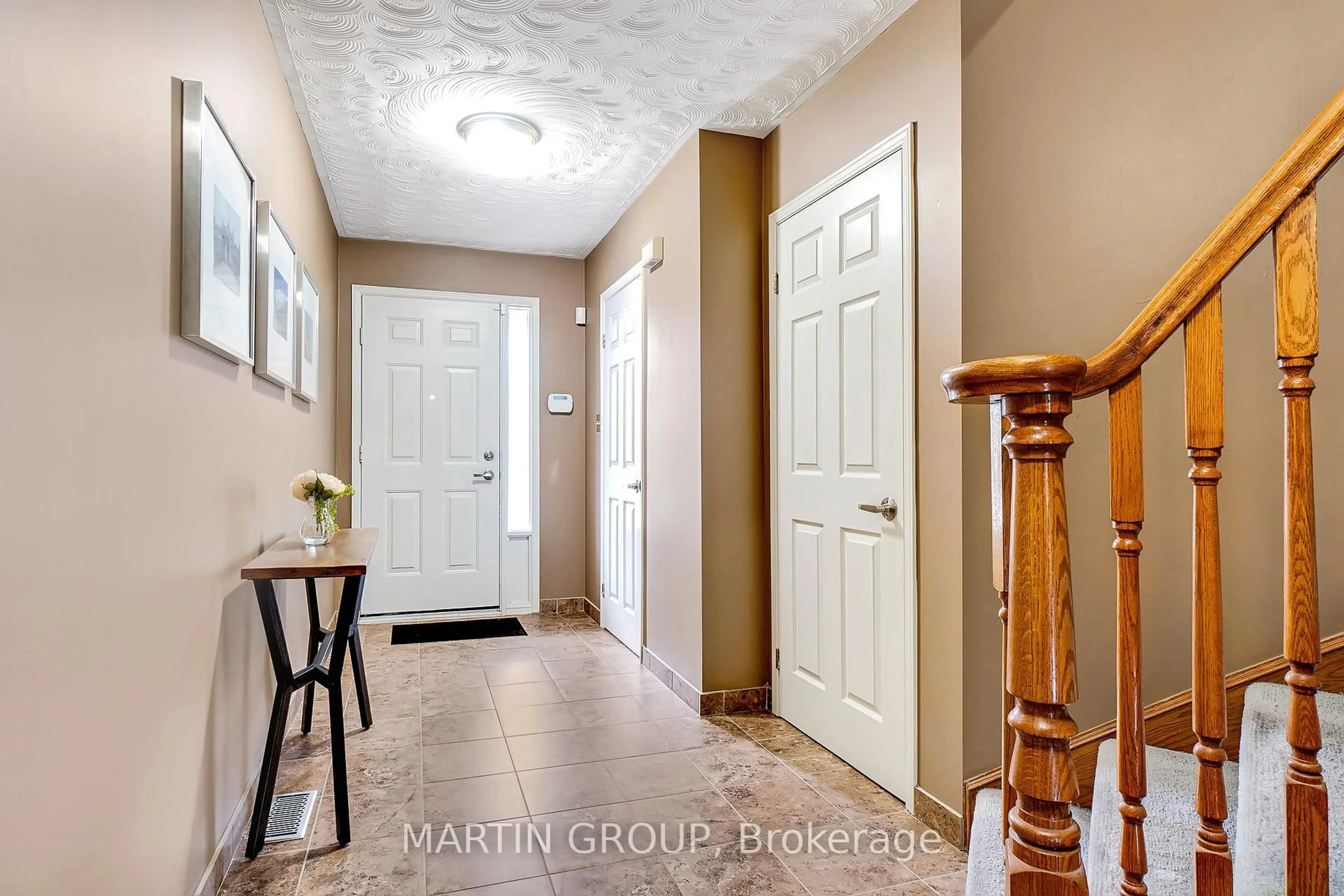 Indoor entryway for 255 MOUNT ALBION Rd #25, Hamilton Ontario L8K 6P7