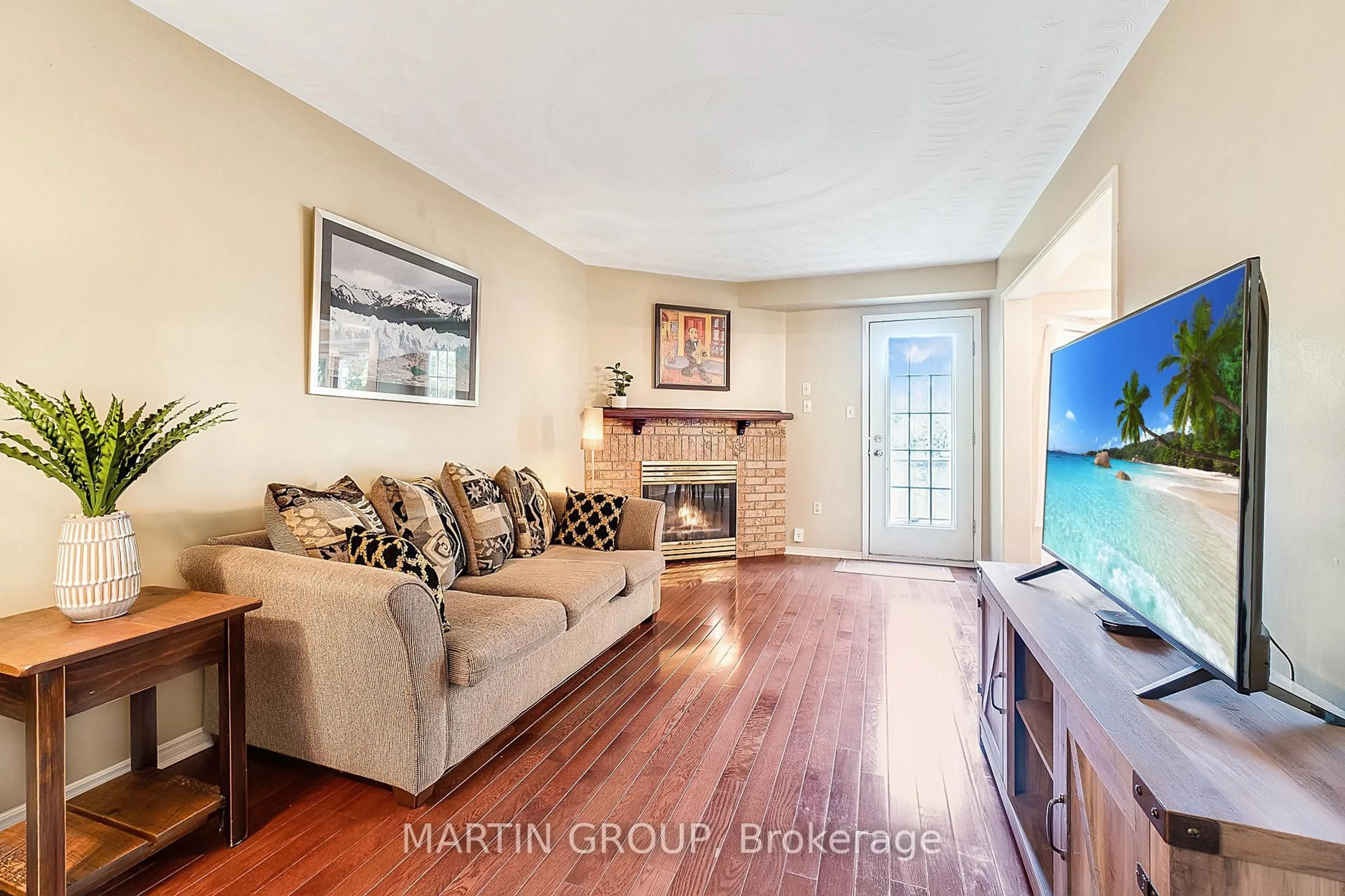 Living room with furniture, unknown for 255 MOUNT ALBION Rd #25, Hamilton Ontario L8K 6P7