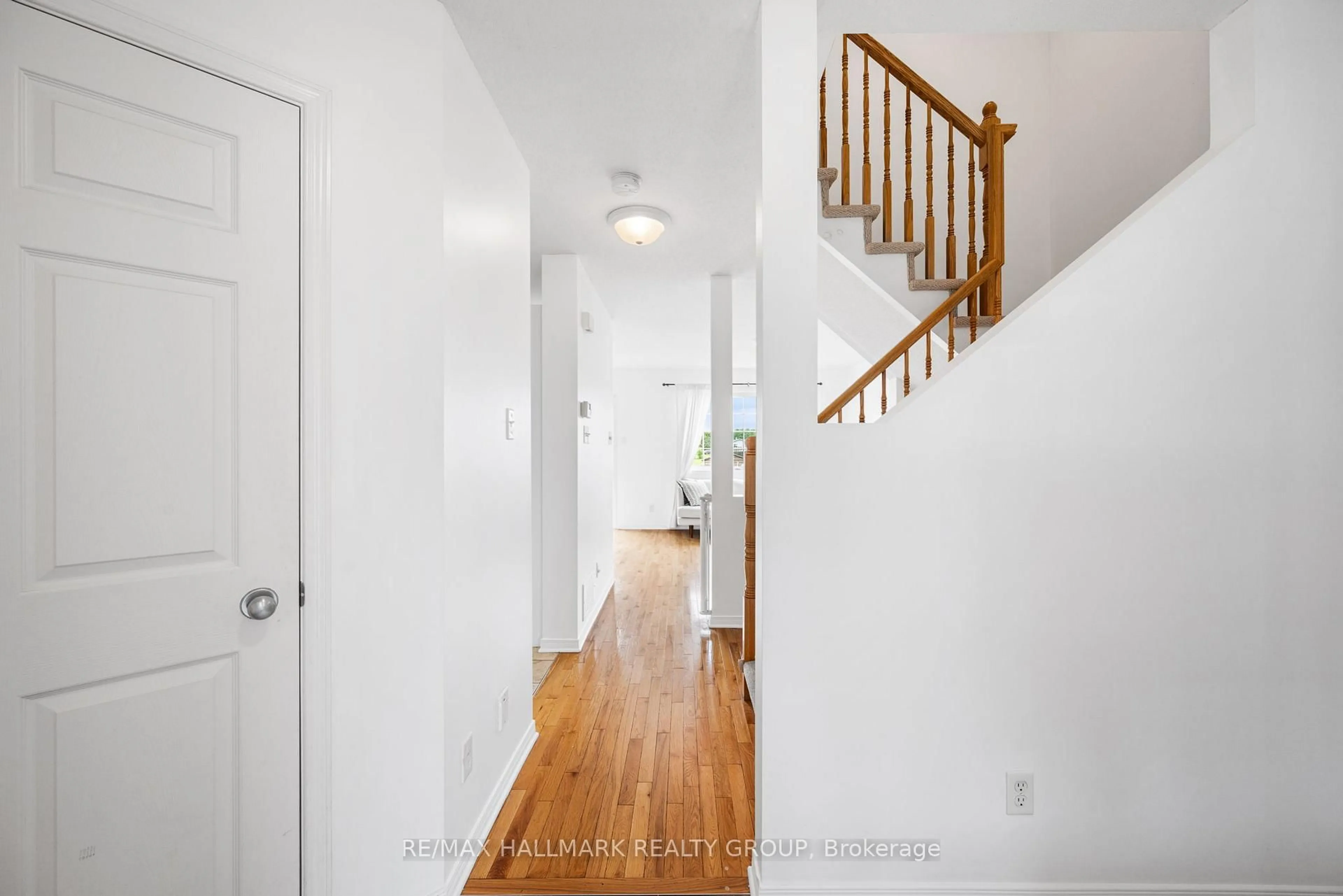 Indoor entryway for 2681 Raymond St, Clarence-Rockland Ontario K4K 0B6