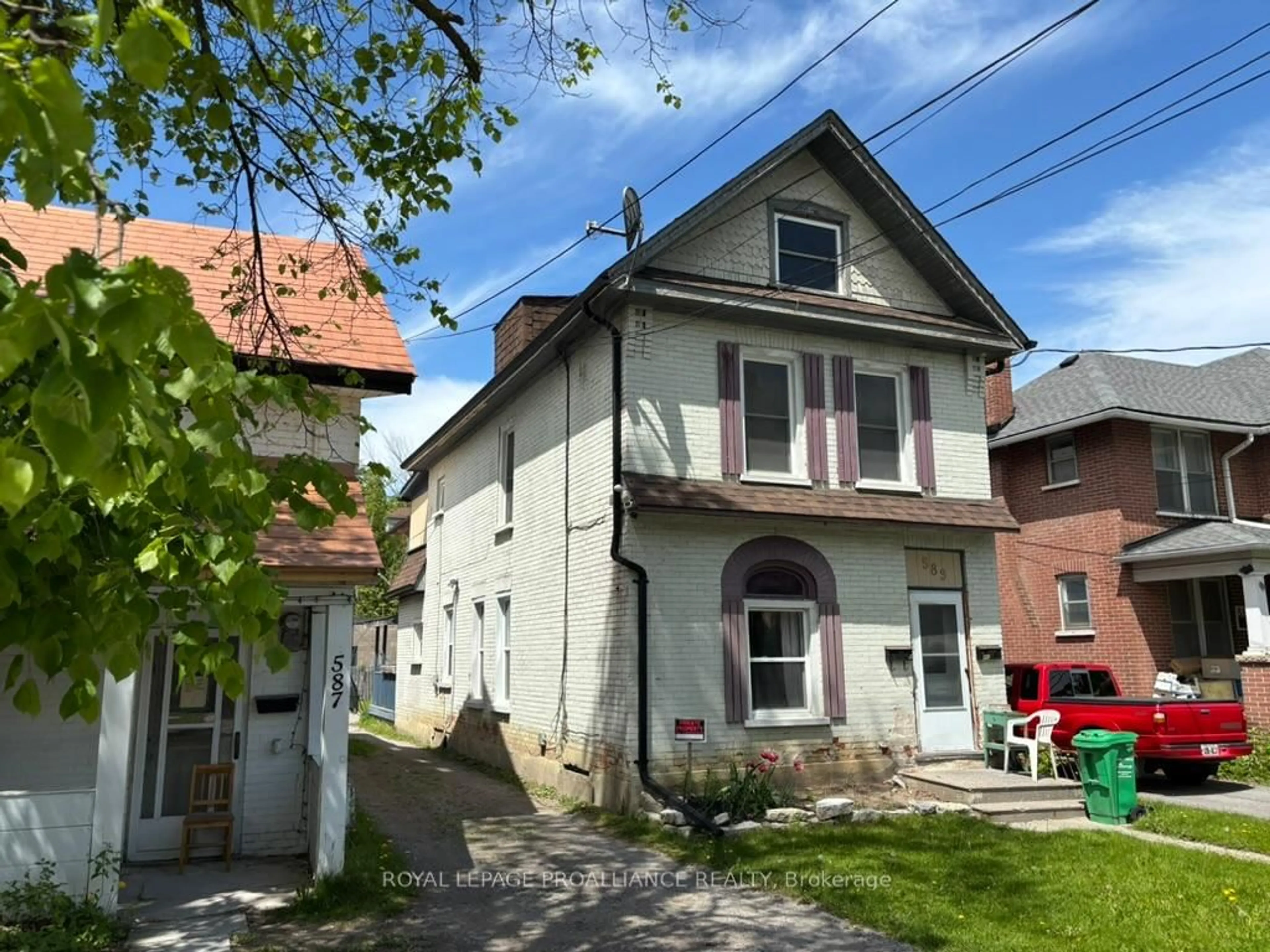 A pic from outside/outdoor area/front of a property/back of a property/a pic from drone, street for 589 Aylmer St, Peterborough Central Ontario K9H 3W8