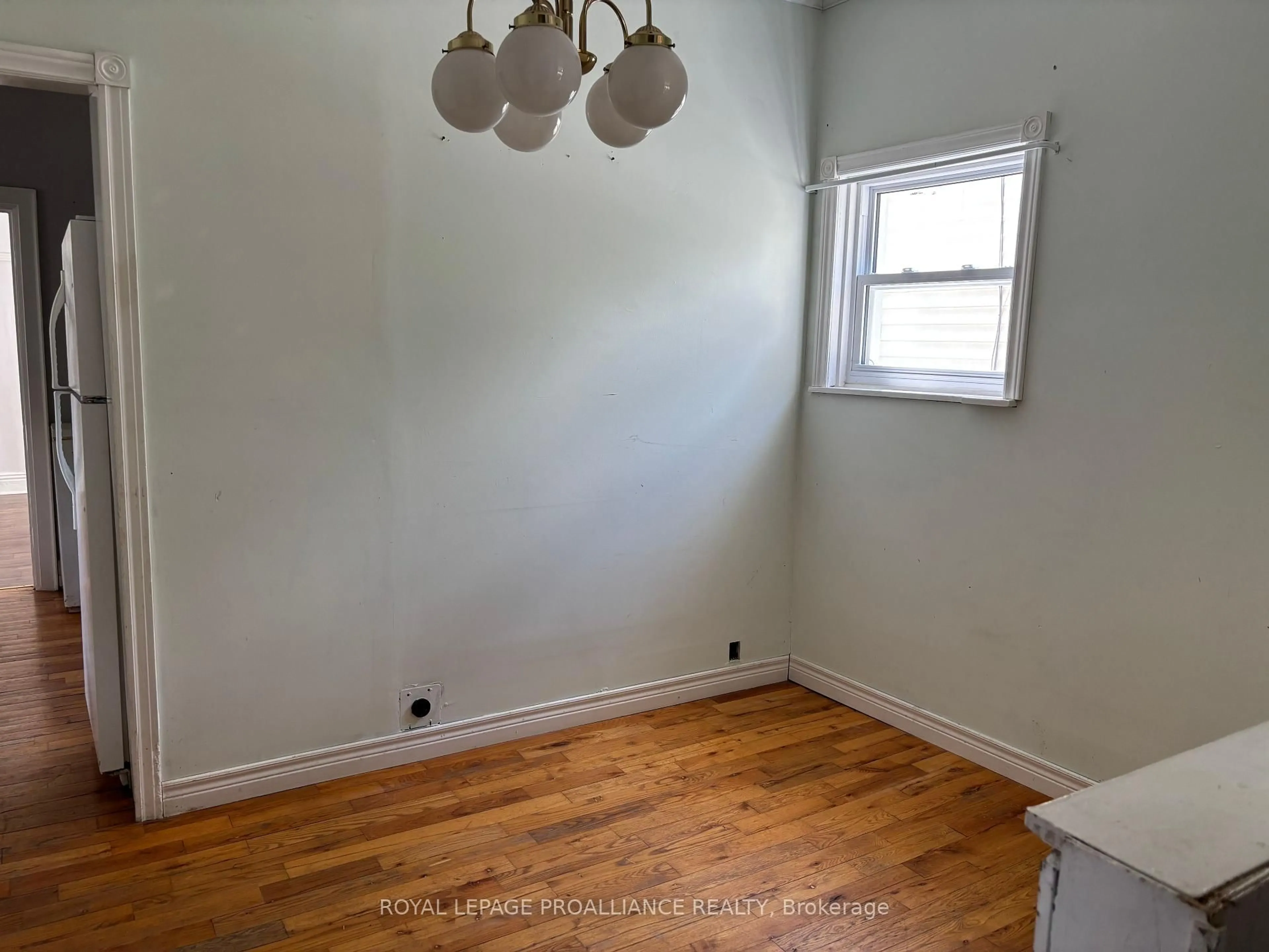 A pic of a room for 589 Aylmer St, Peterborough Central Ontario K9H 3W8