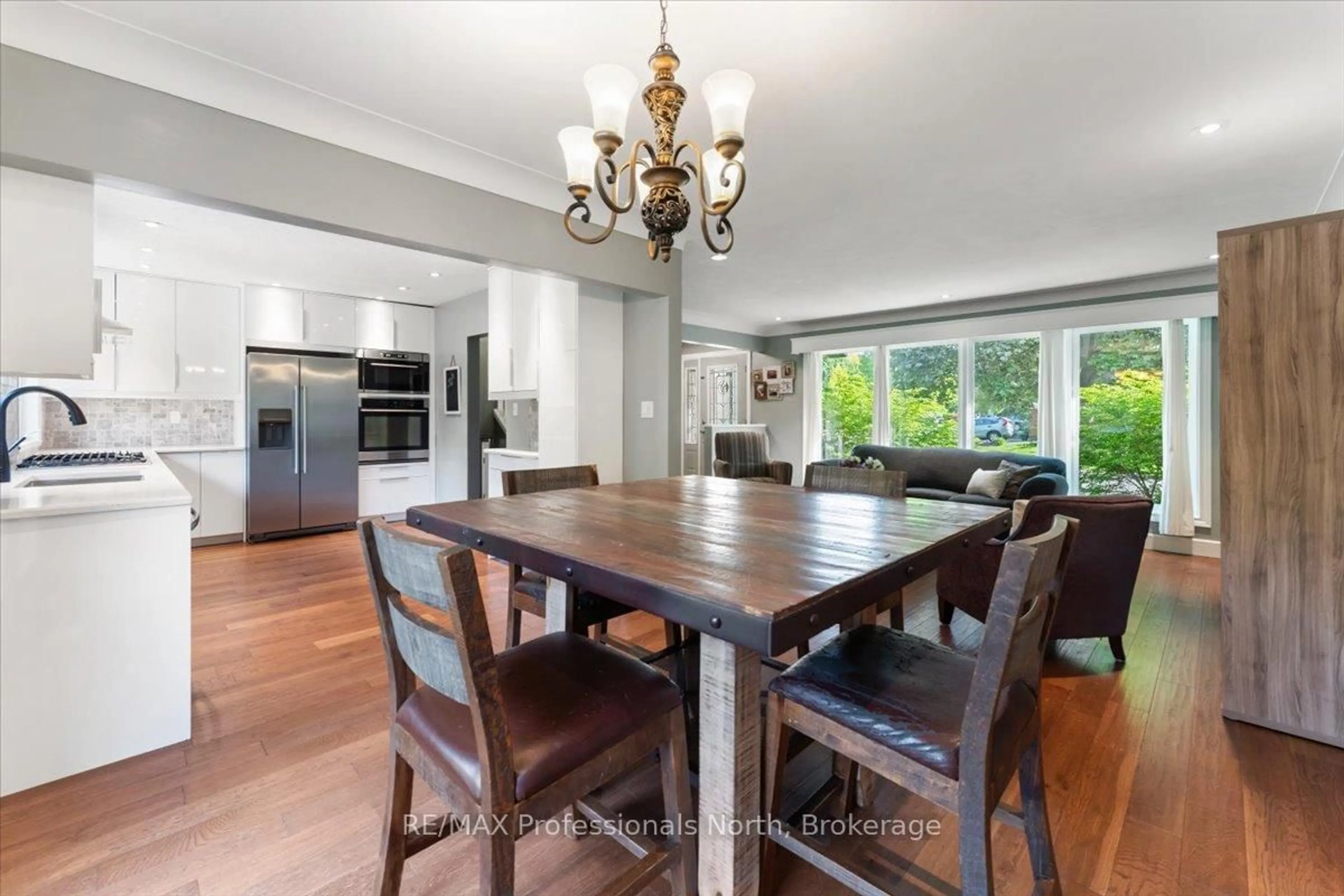 Open concept kitchen, wood/laminate floor for 3 Scotia Ave, Brant Ontario N3R 5P9