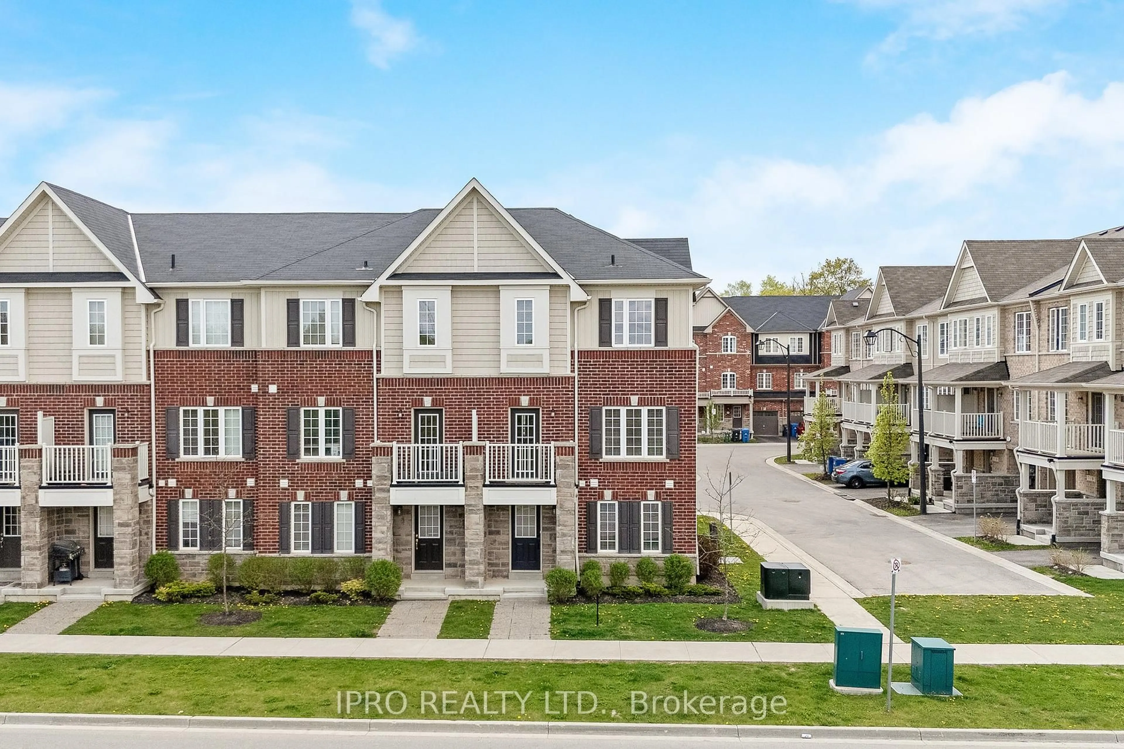 A pic from outside/outdoor area/front of a property/back of a property/a pic from drone, unknown for 88 Decorso Dr #5, Guelph Ontario N1L 0A1